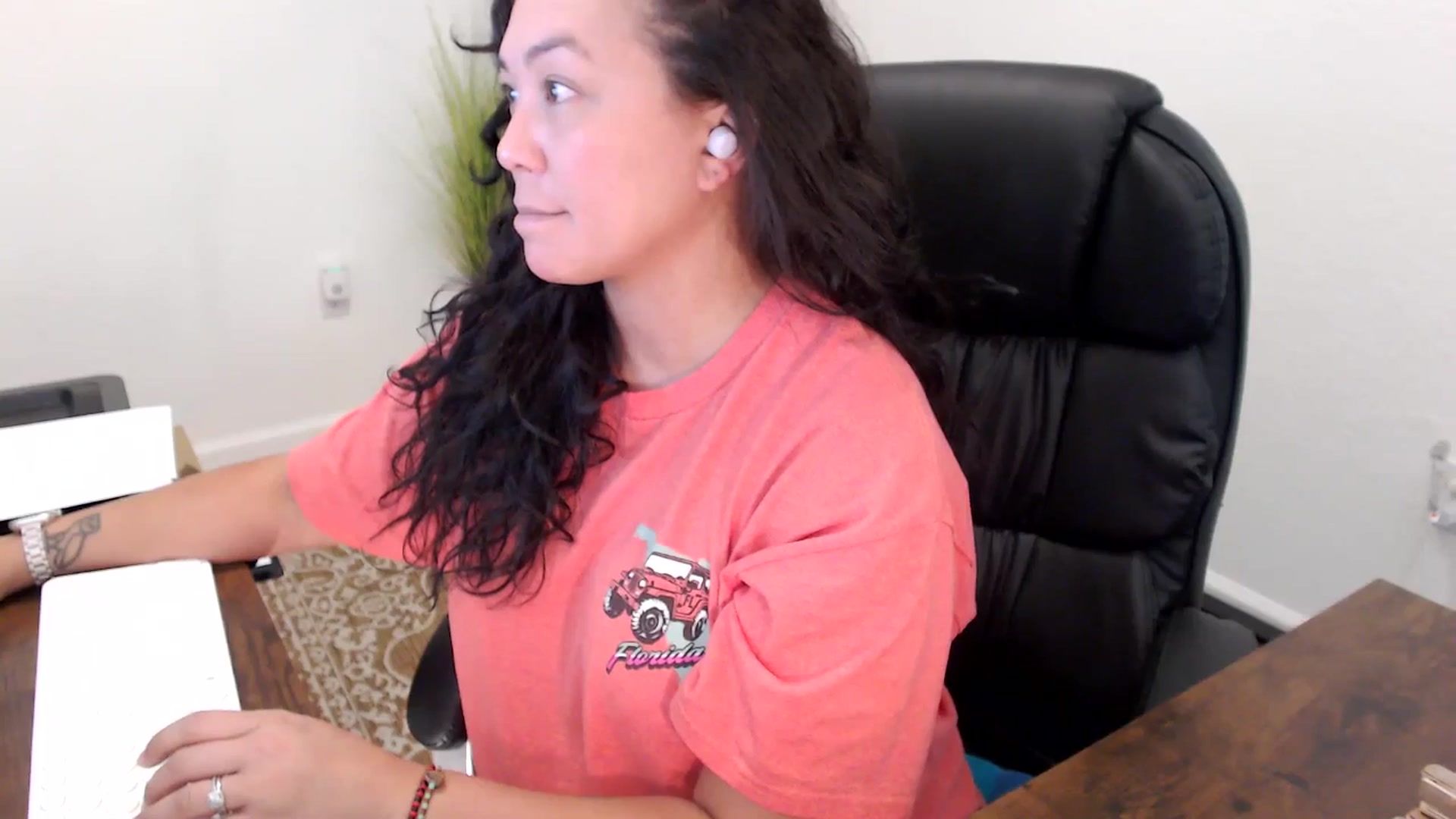 Gallery image thumbnail from MickaylaStar's myfreecams stream on, 10/09/2025, 20:51 image 8 of 20