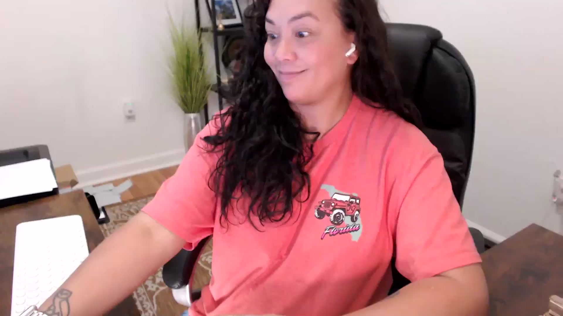 Gallery image thumbnail from MickaylaStar's myfreecams stream on, 10/09/2025, 20:51 image 16 of 20