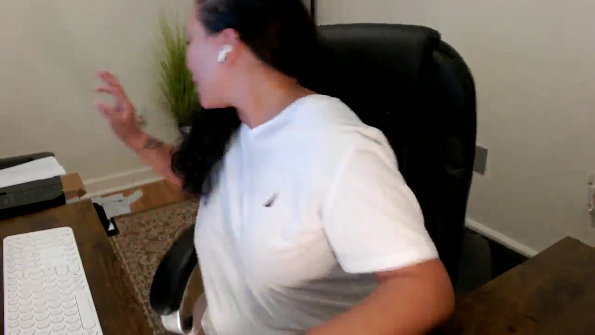 Gallery image thumbnail from MickaylaStar's myfreecams stream on, 10/10/2025, 16:26 image 5 of 20