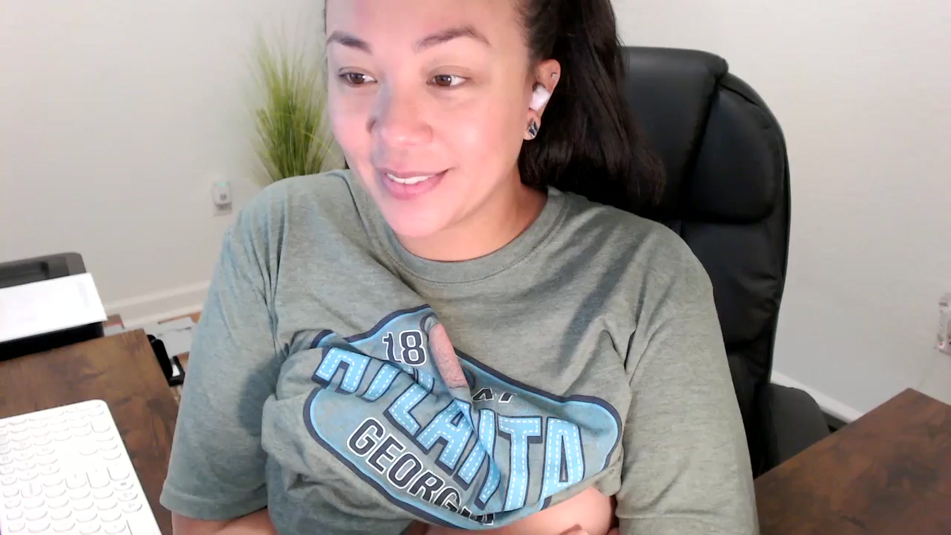 Gallery image thumbnail from MickaylaStar's myfreecams stream on, 10/13/2025, 16:03 image 2 of 20