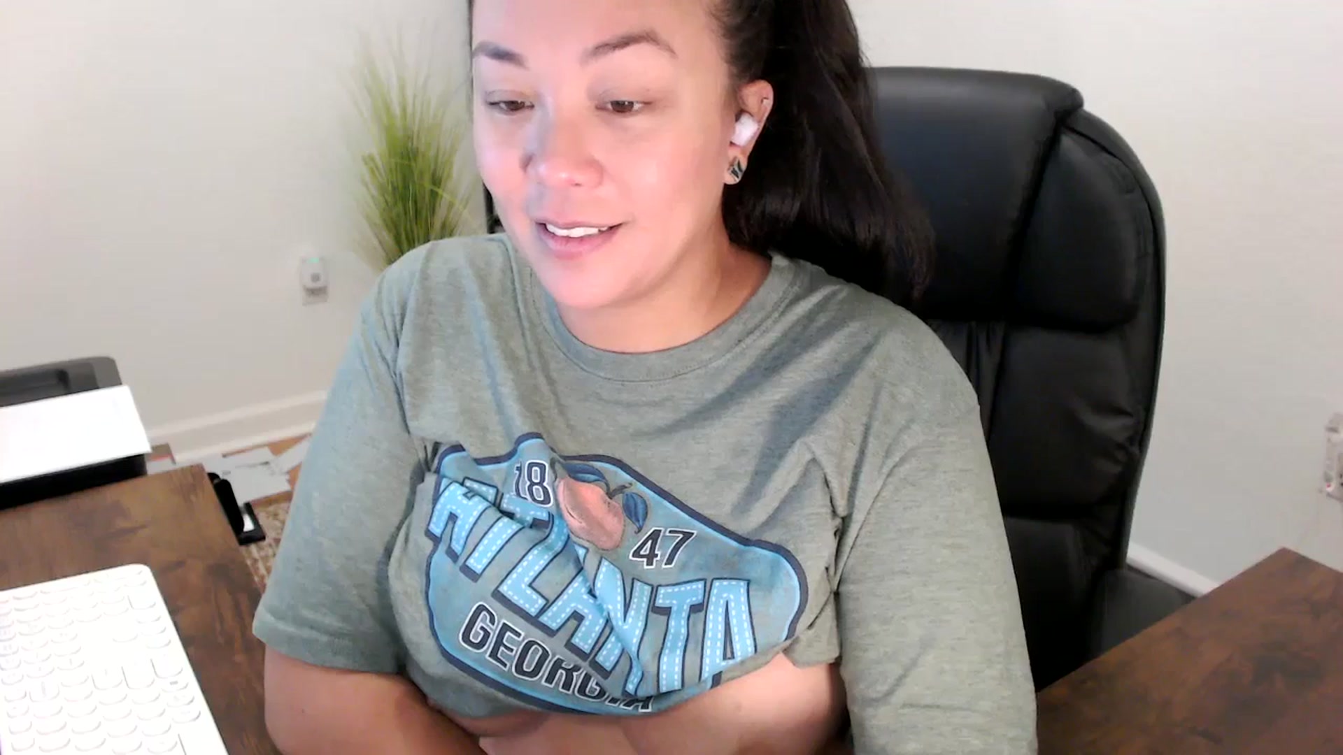 Gallery image thumbnail from MickaylaStar's myfreecams stream on, 10/13/2025, 16:03 image 4 of 20