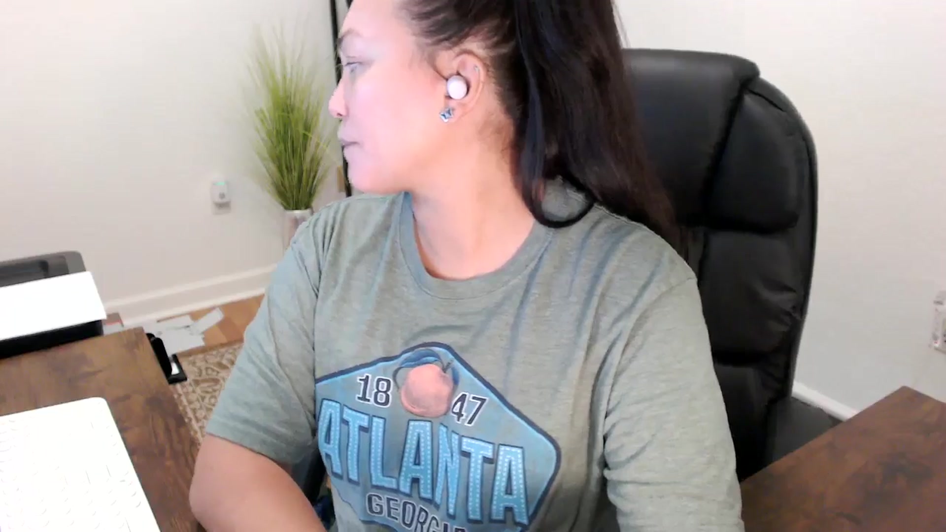 Gallery image thumbnail from MickaylaStar's myfreecams stream on, 10/13/2025, 16:03 image 12 of 20