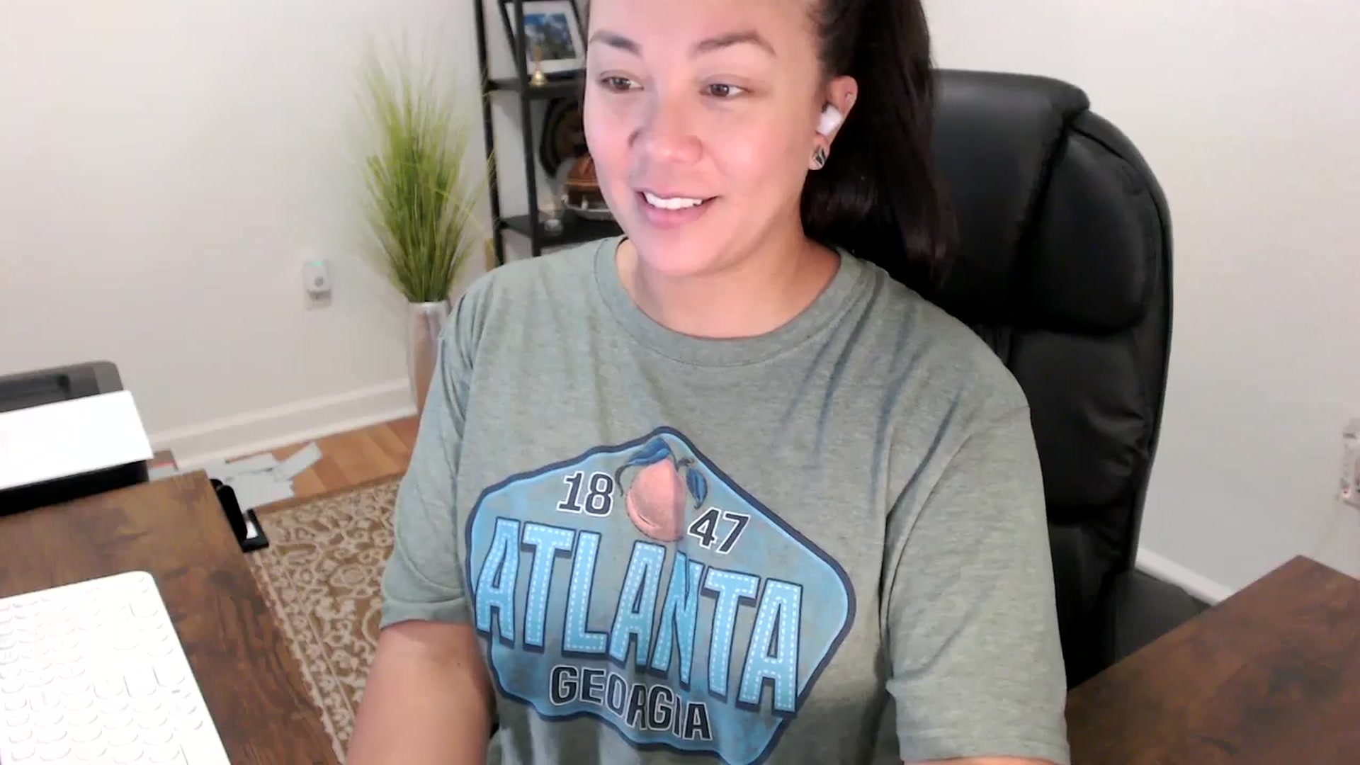 Gallery image thumbnail from MickaylaStar's myfreecams stream on, 10/13/2025, 16:03 image 6 of 20