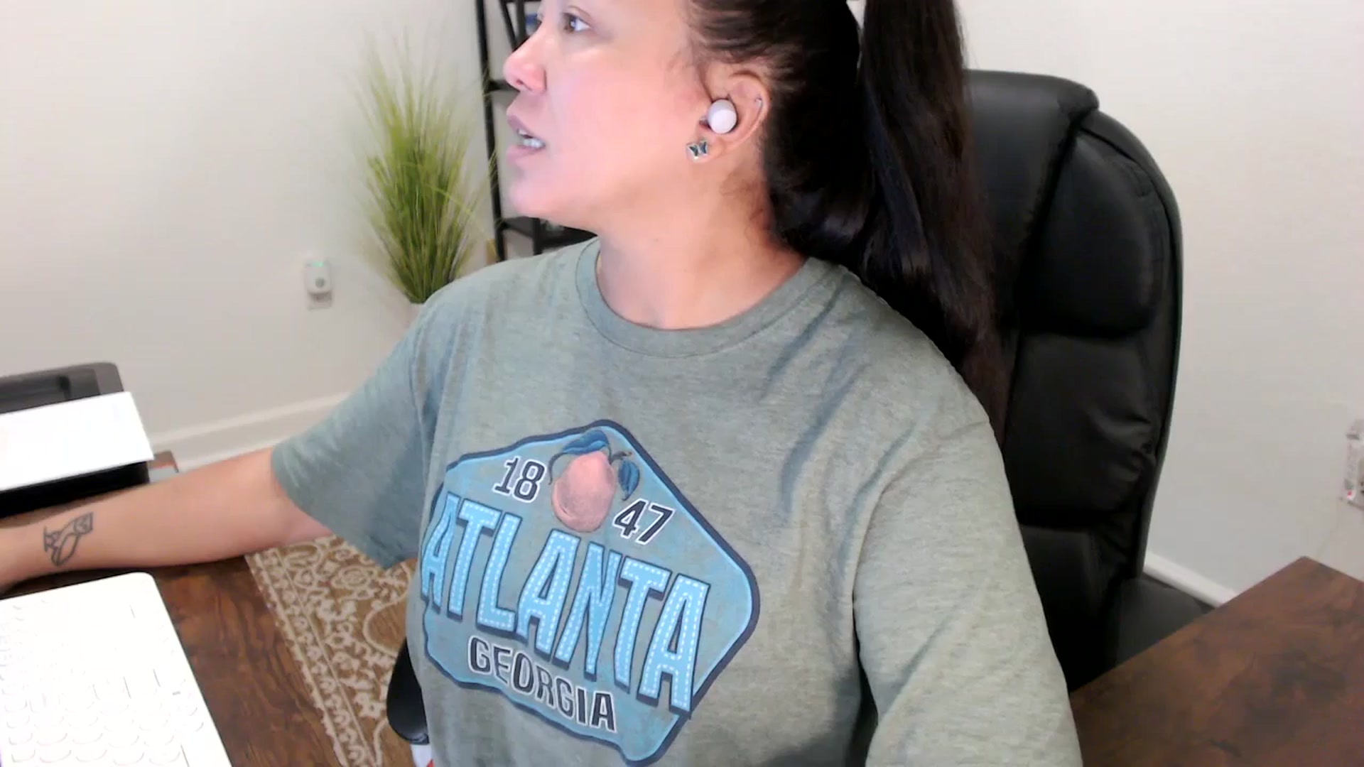 Gallery image thumbnail from MickaylaStar's myfreecams stream on, 10/13/2025, 16:03 image 5 of 20