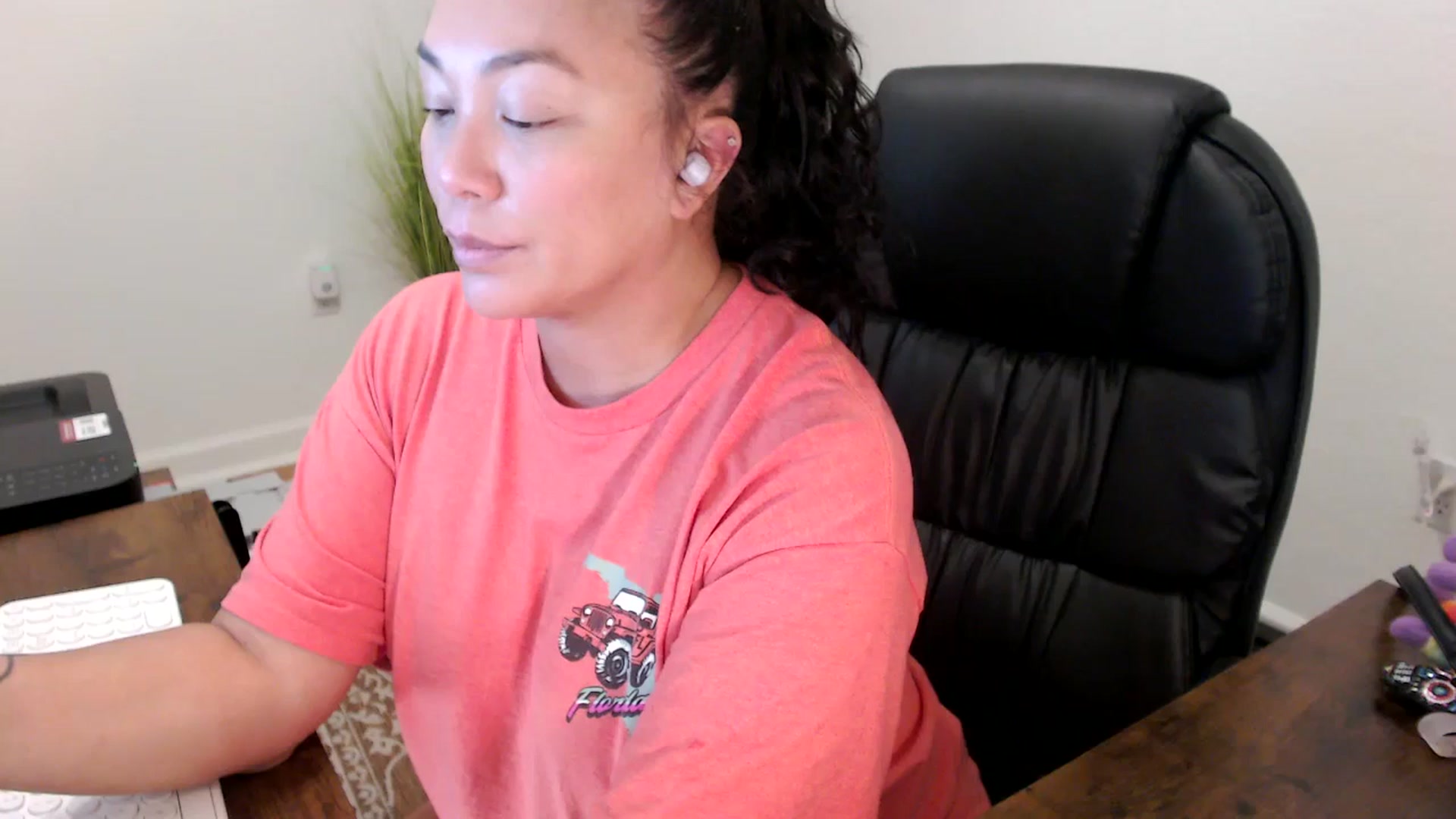 Gallery image thumbnail from MickaylaStar's myfreecams stream on, 10/14/2025, 16:43 image 7 of 20