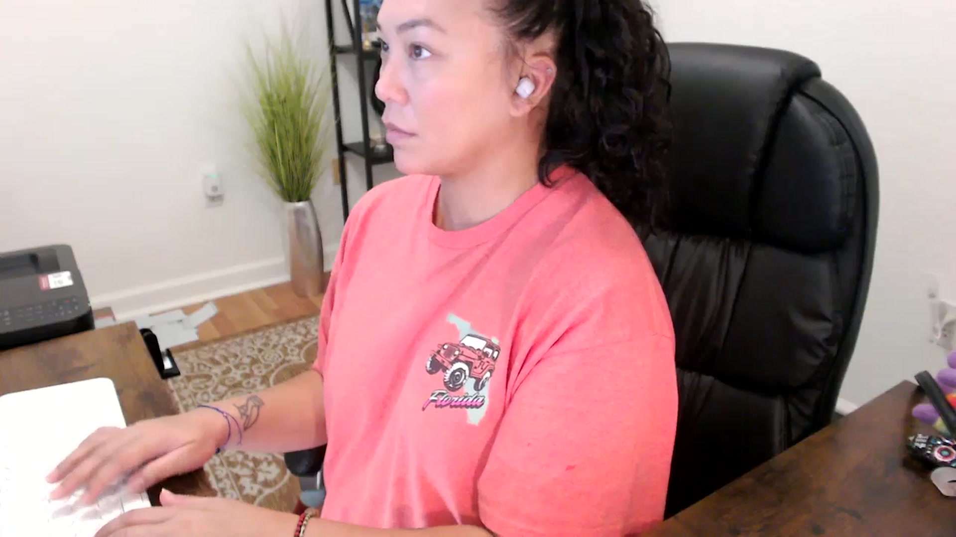 Gallery image thumbnail from MickaylaStar's myfreecams stream on, 10/14/2025, 16:43 image 19 of 20