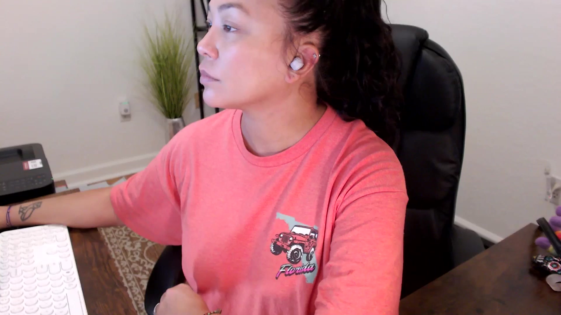 Gallery image thumbnail from MickaylaStar's myfreecams stream on, 10/14/2025, 16:43 image 5 of 20