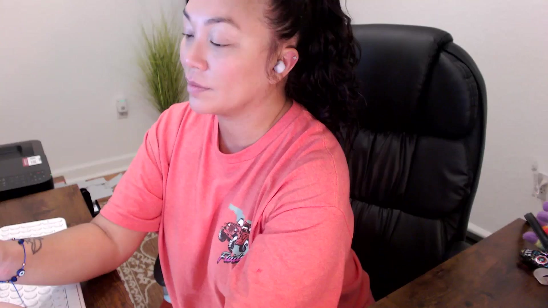 Gallery image thumbnail from MickaylaStar's myfreecams stream on, 10/14/2025, 16:43 image 1 of 20