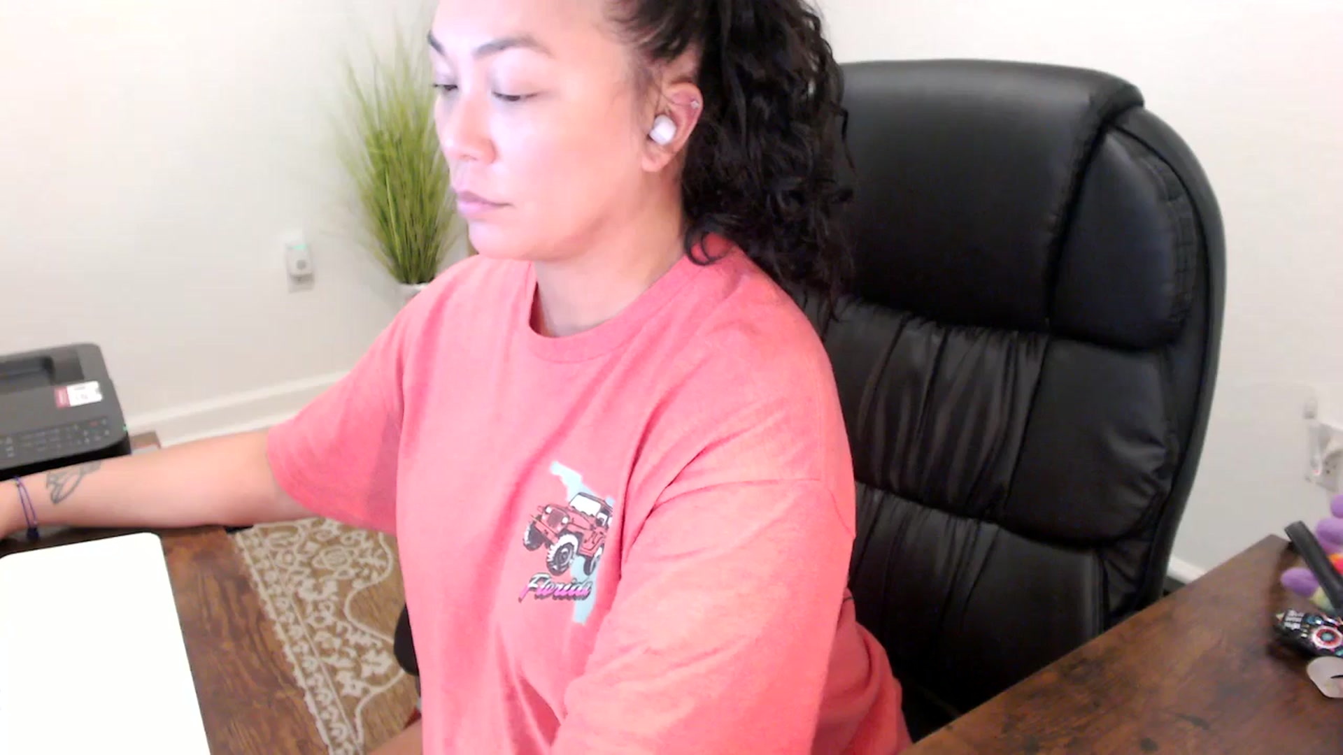 Gallery image thumbnail from MickaylaStar's myfreecams stream on, 10/14/2025, 16:43 image 13 of 20