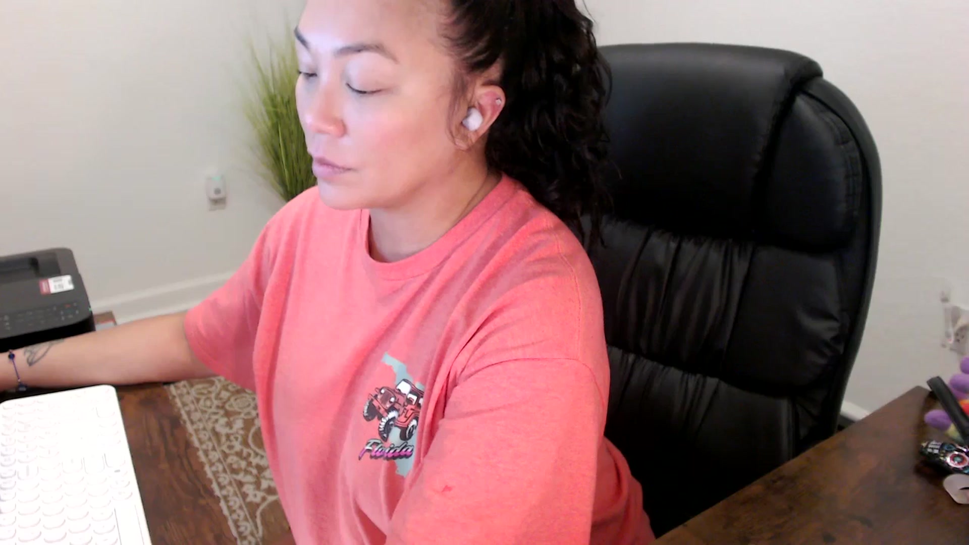 Gallery image thumbnail from MickaylaStar's myfreecams stream on, 10/14/2025, 16:43 image 2 of 20