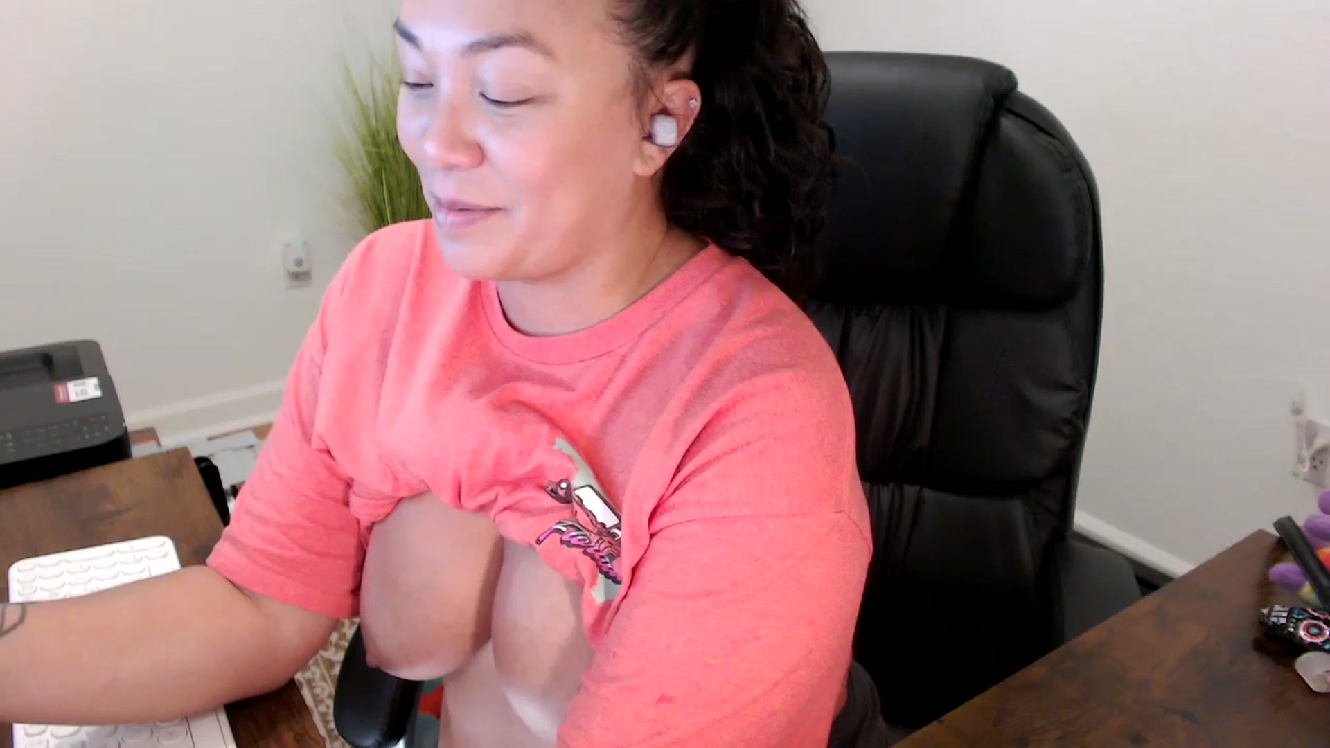 Gallery image thumbnail from MickaylaStar's myfreecams stream on, 10/14/2025, 17:39 image 6 of 20