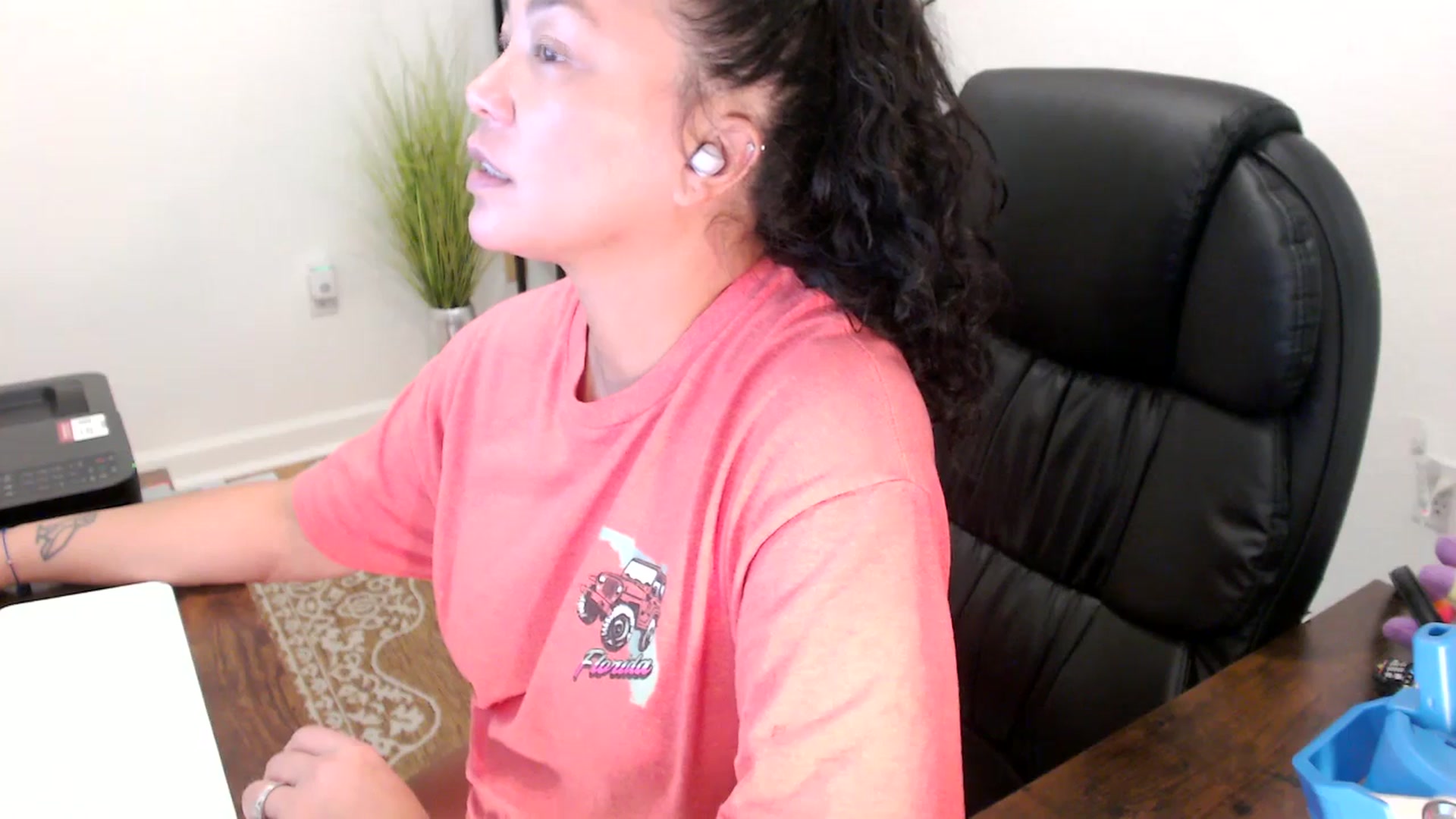 Gallery image thumbnail from MickaylaStar's myfreecams stream on, 10/14/2025, 18:47 image 13 of 20