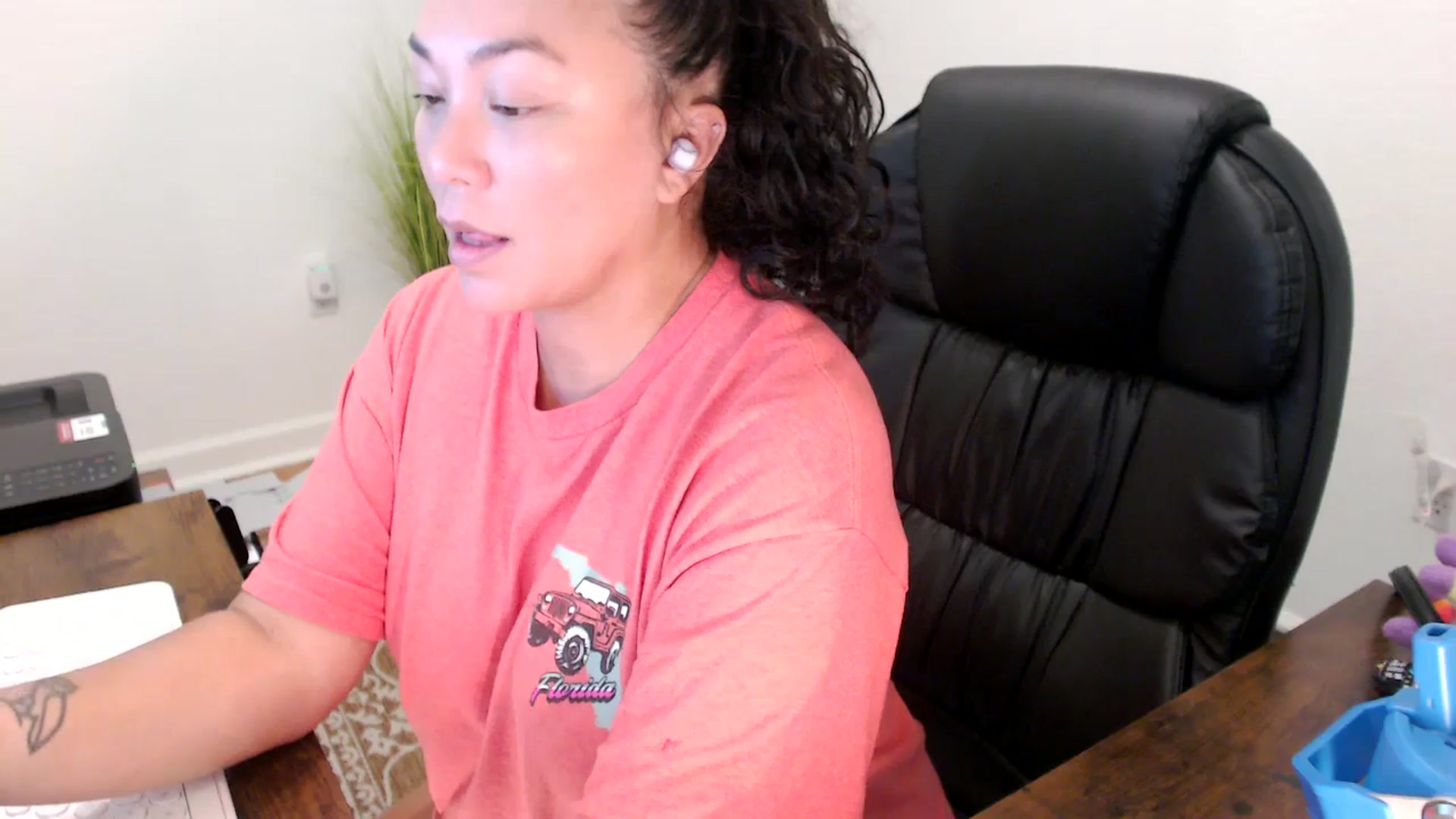Gallery image thumbnail from MickaylaStar's myfreecams stream on, 10/14/2025, 18:47 image 10 of 20