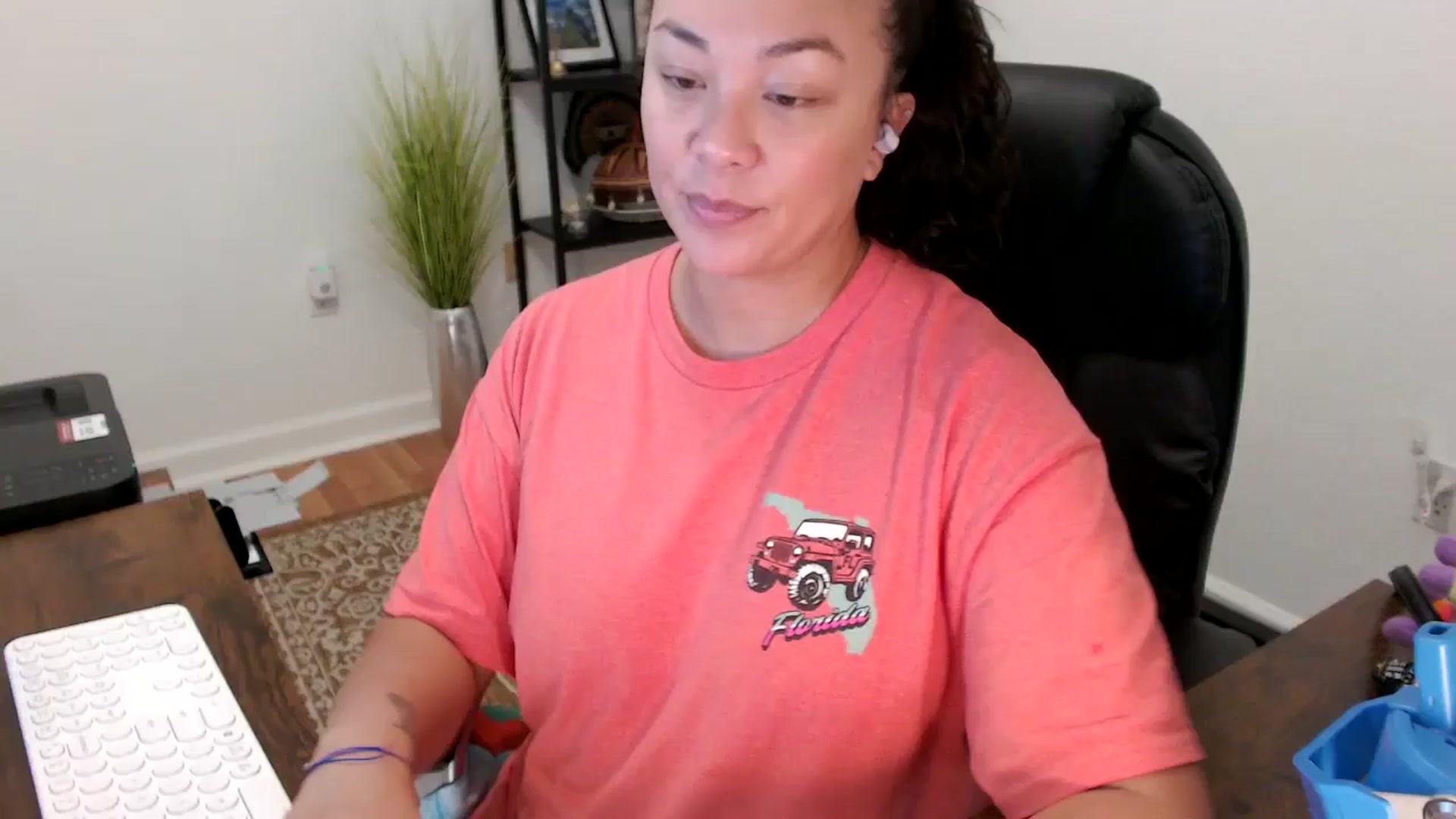 Gallery image thumbnail from MickaylaStar's myfreecams stream on, 10/14/2025, 18:47 image 7 of 20