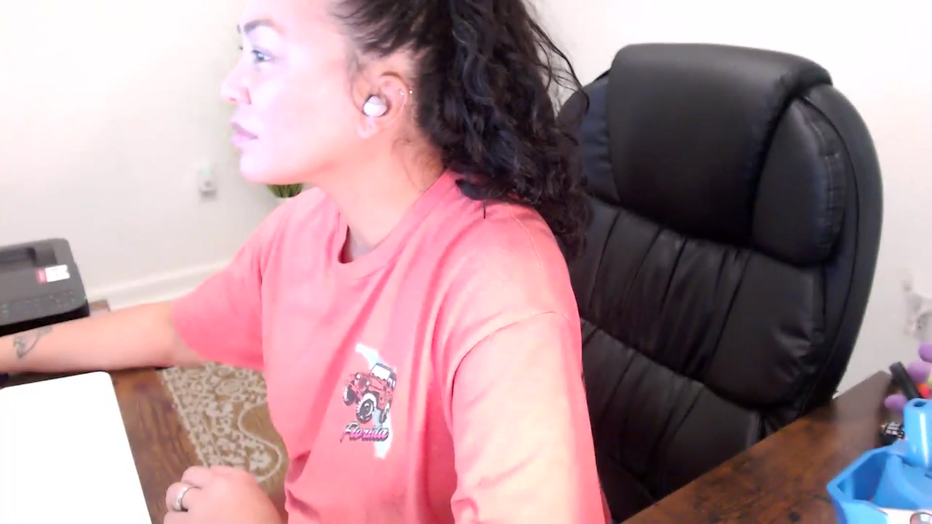 Gallery image thumbnail from MickaylaStar's myfreecams stream on, 10/14/2025, 18:47 image 15 of 20