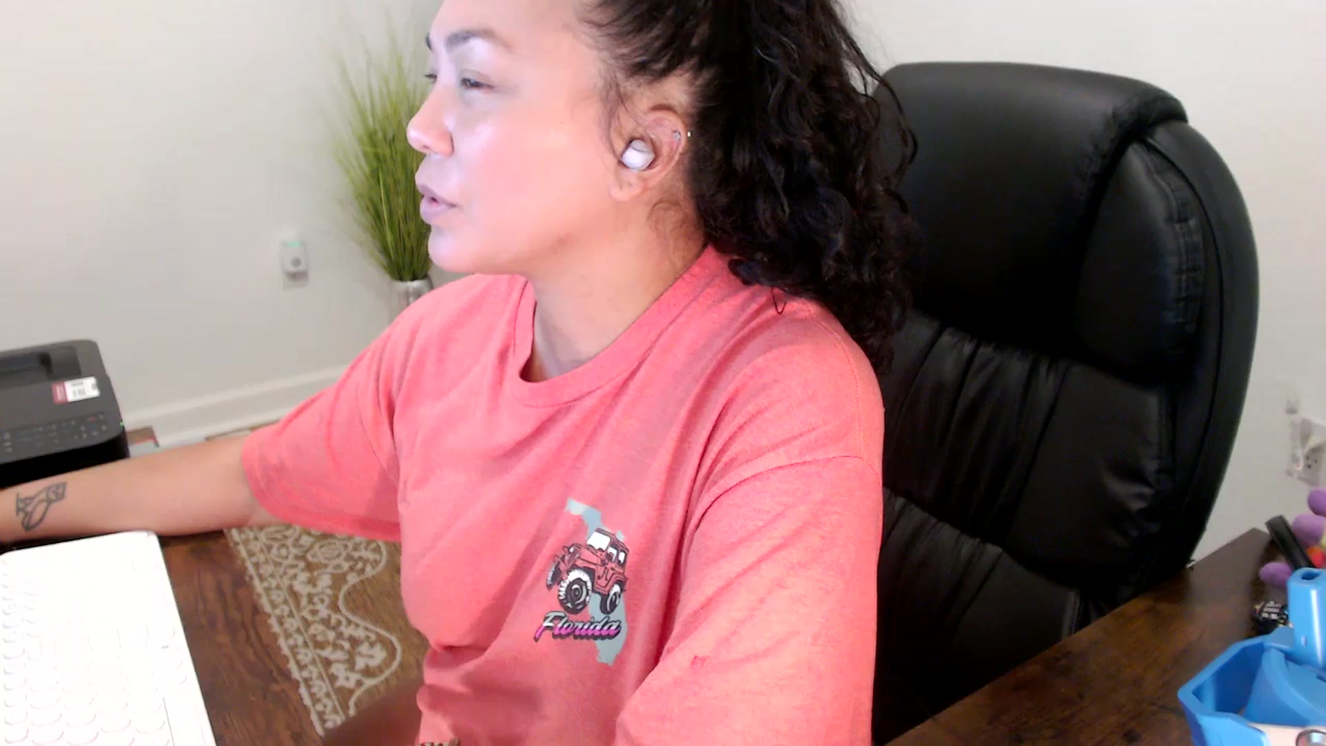 Gallery image thumbnail from MickaylaStar's myfreecams stream on, 10/14/2025, 18:47 image 17 of 20