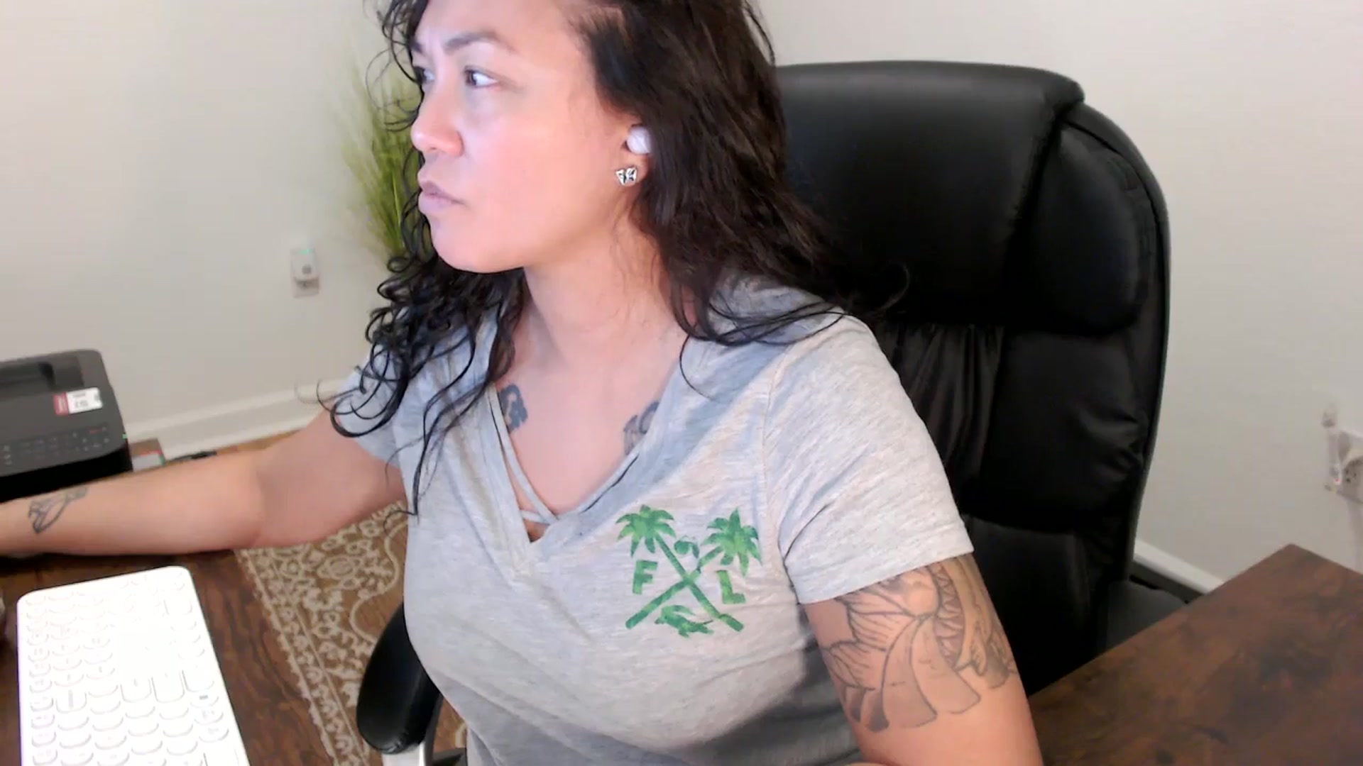 Gallery image thumbnail from MickaylaStar's myfreecams stream on, 10/15/2025, 17:20 image 16 of 20