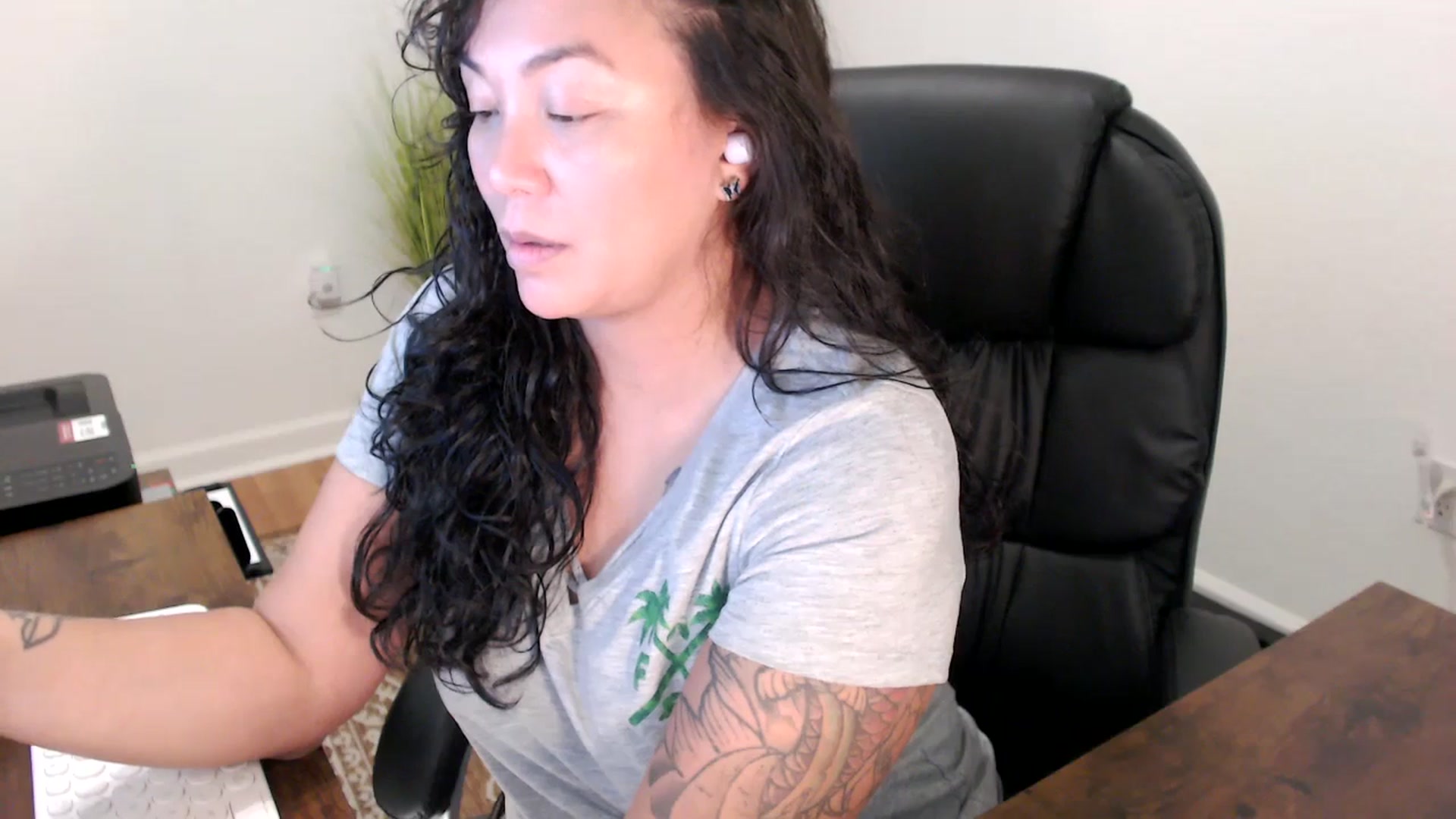 Gallery image thumbnail from MickaylaStar's myfreecams stream on, 10/15/2025, 17:20 image 12 of 20