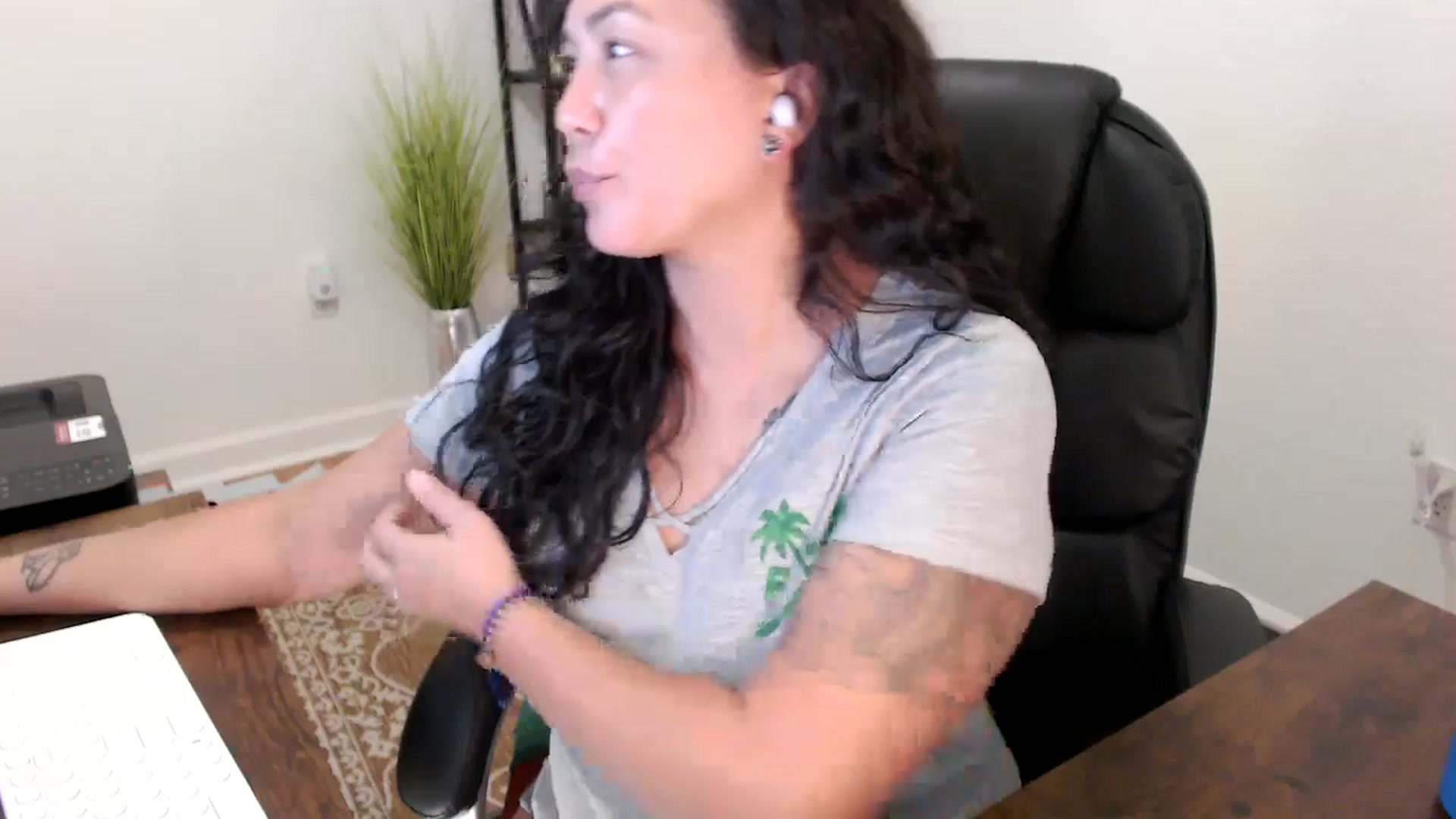 Gallery image thumbnail from MickaylaStar's myfreecams stream on, 10/15/2025, 18:20 image 12 of 20