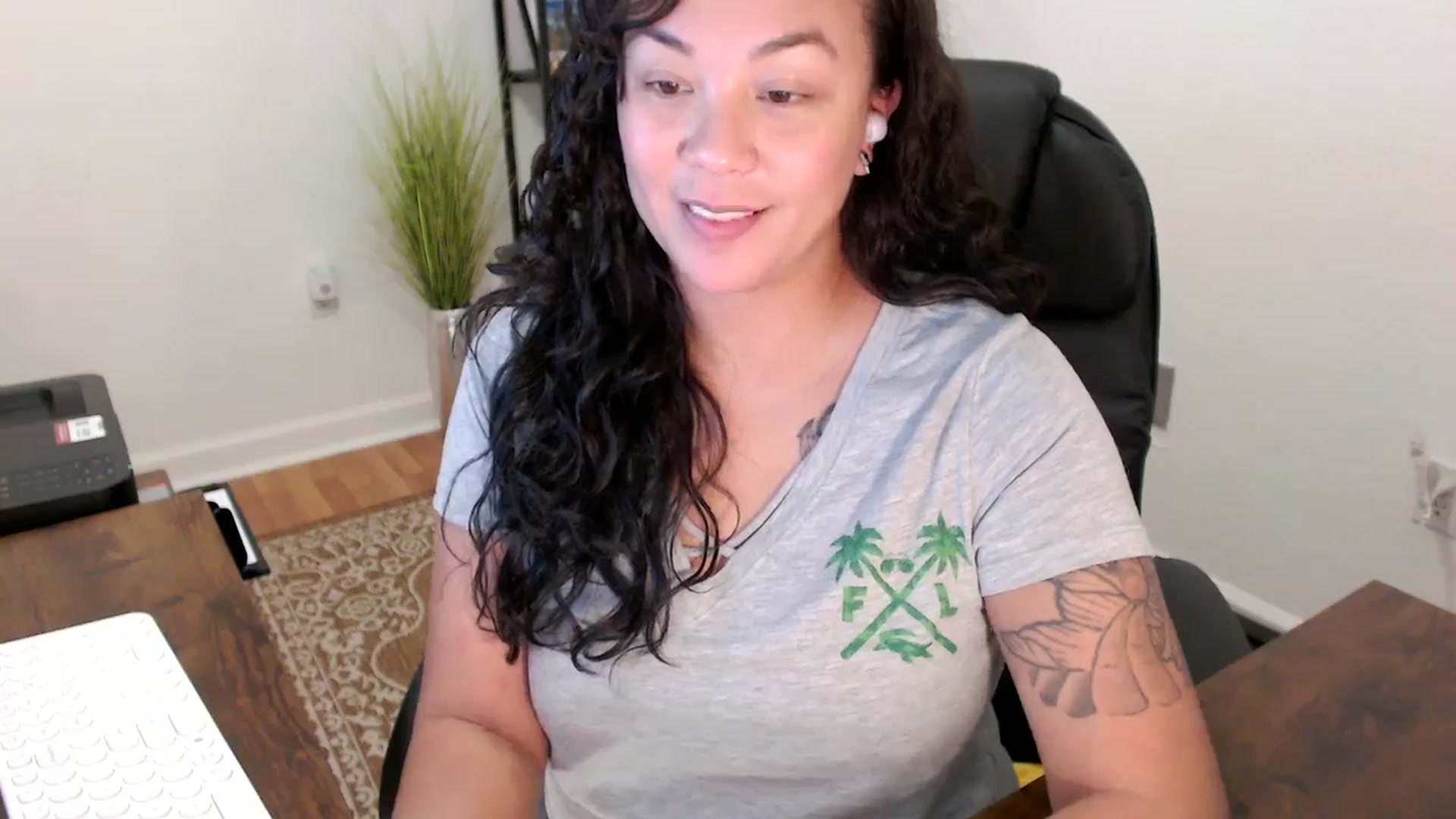 Gallery image thumbnail from MickaylaStar's myfreecams stream on, 10/15/2025, 18:20 image 7 of 20