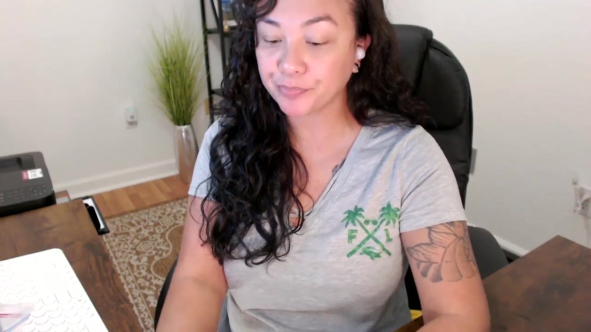 Gallery image thumbnail from MickaylaStar's myfreecams stream on, 10/15/2025, 18:20 image 10 of 20