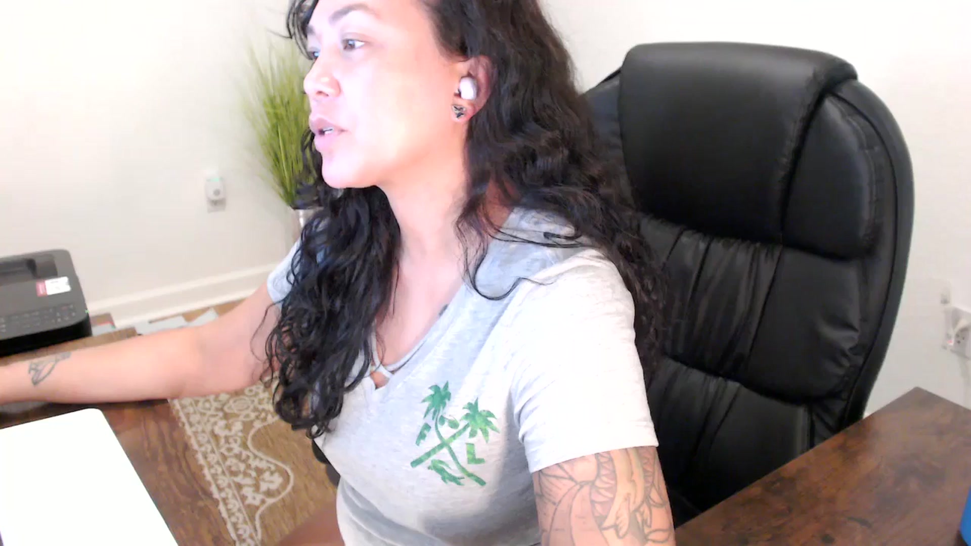 Gallery image thumbnail from MickaylaStar's myfreecams stream on, 10/15/2025, 18:20 image 13 of 20