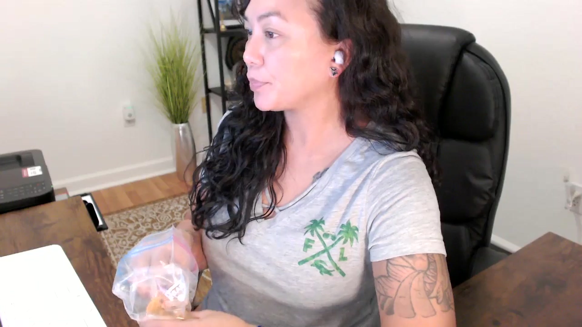 Gallery image thumbnail from MickaylaStar's myfreecams stream on, 10/15/2025, 18:20 image 9 of 20