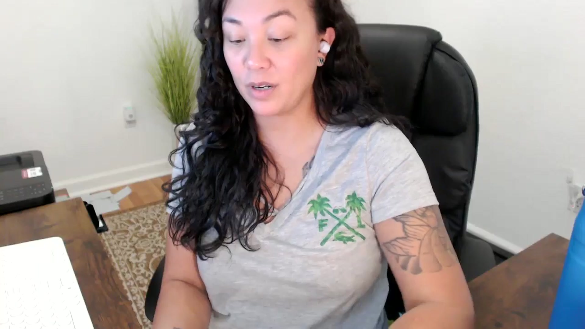 Gallery image thumbnail from MickaylaStar's myfreecams stream on, 10/15/2025, 20:18 image 15 of 20