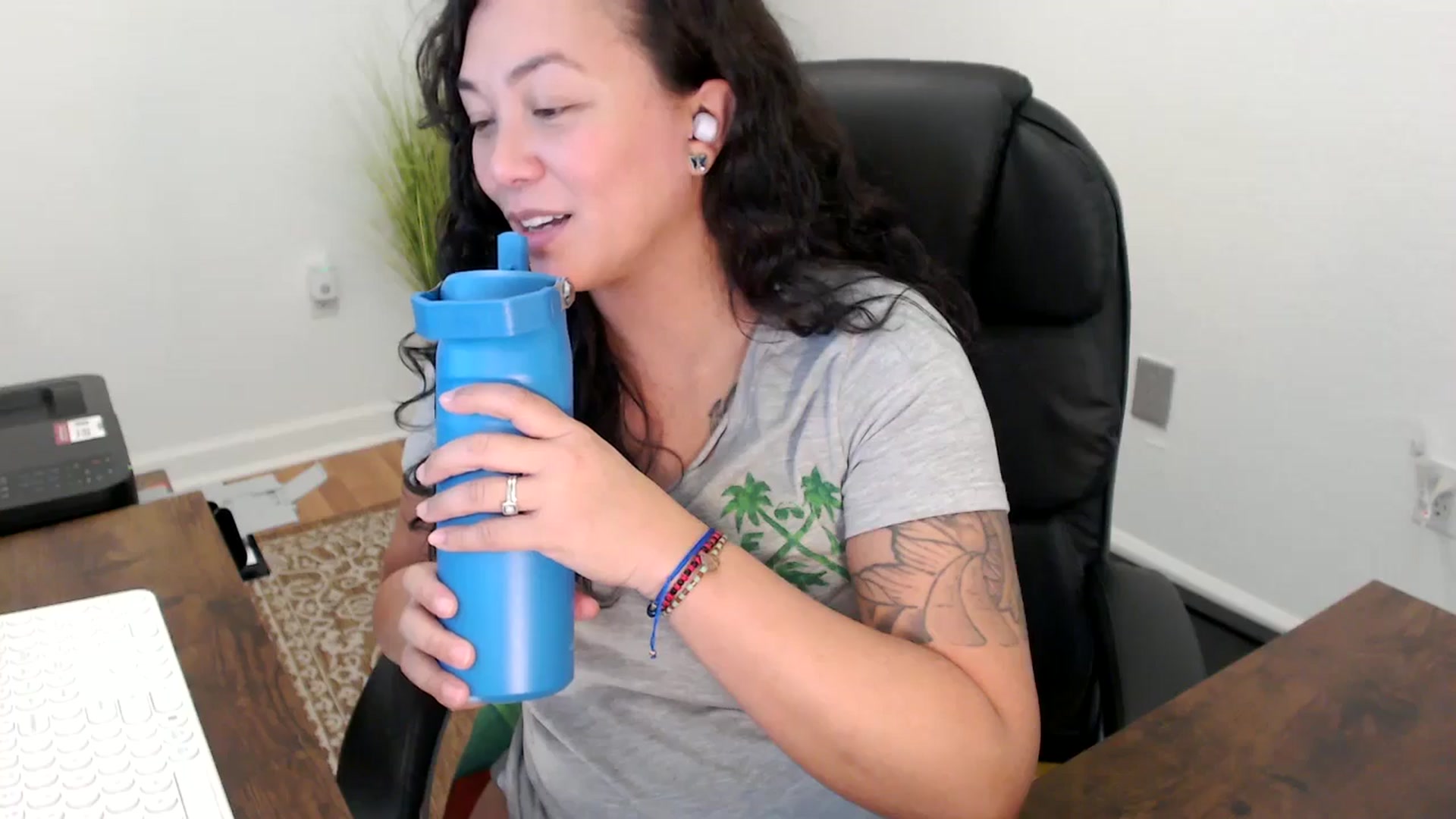 Gallery image thumbnail from MickaylaStar's myfreecams stream on, 10/15/2025, 20:18 image 16 of 20