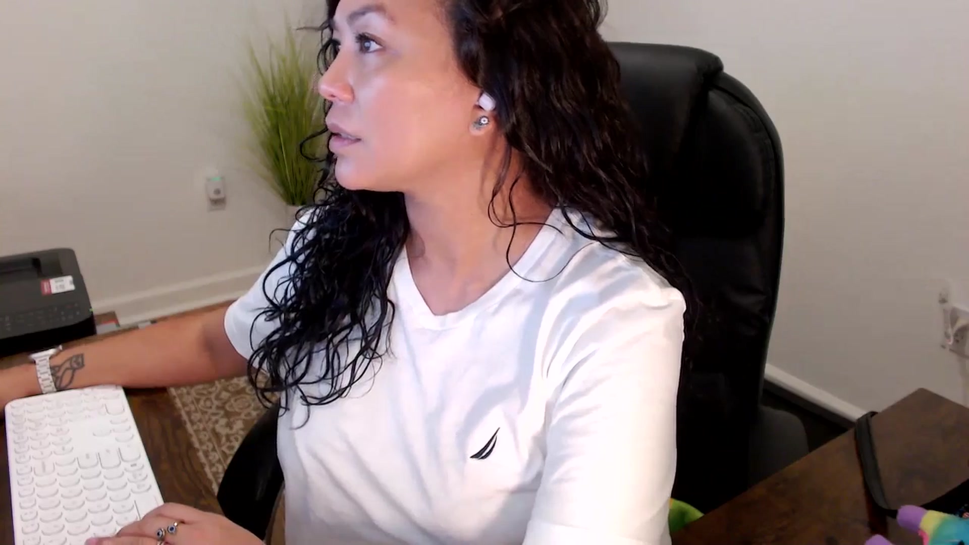 Gallery image thumbnail from MickaylaStar's myfreecams stream on, 10/16/2025, 17:00 image 4 of 20