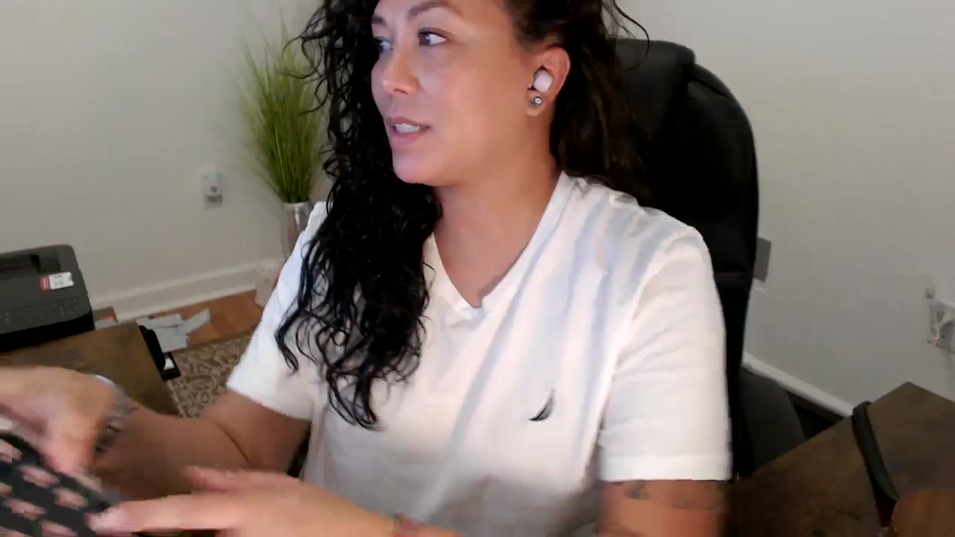 Gallery image thumbnail from MickaylaStar's myfreecams stream on, 10/16/2025, 18:34 image 16 of 20