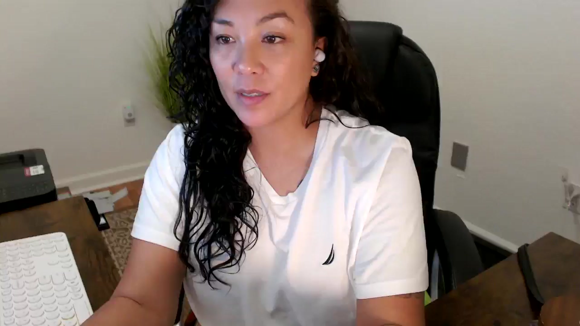 Gallery image thumbnail from MickaylaStar's myfreecams stream on, 10/16/2025, 18:34 image 10 of 20