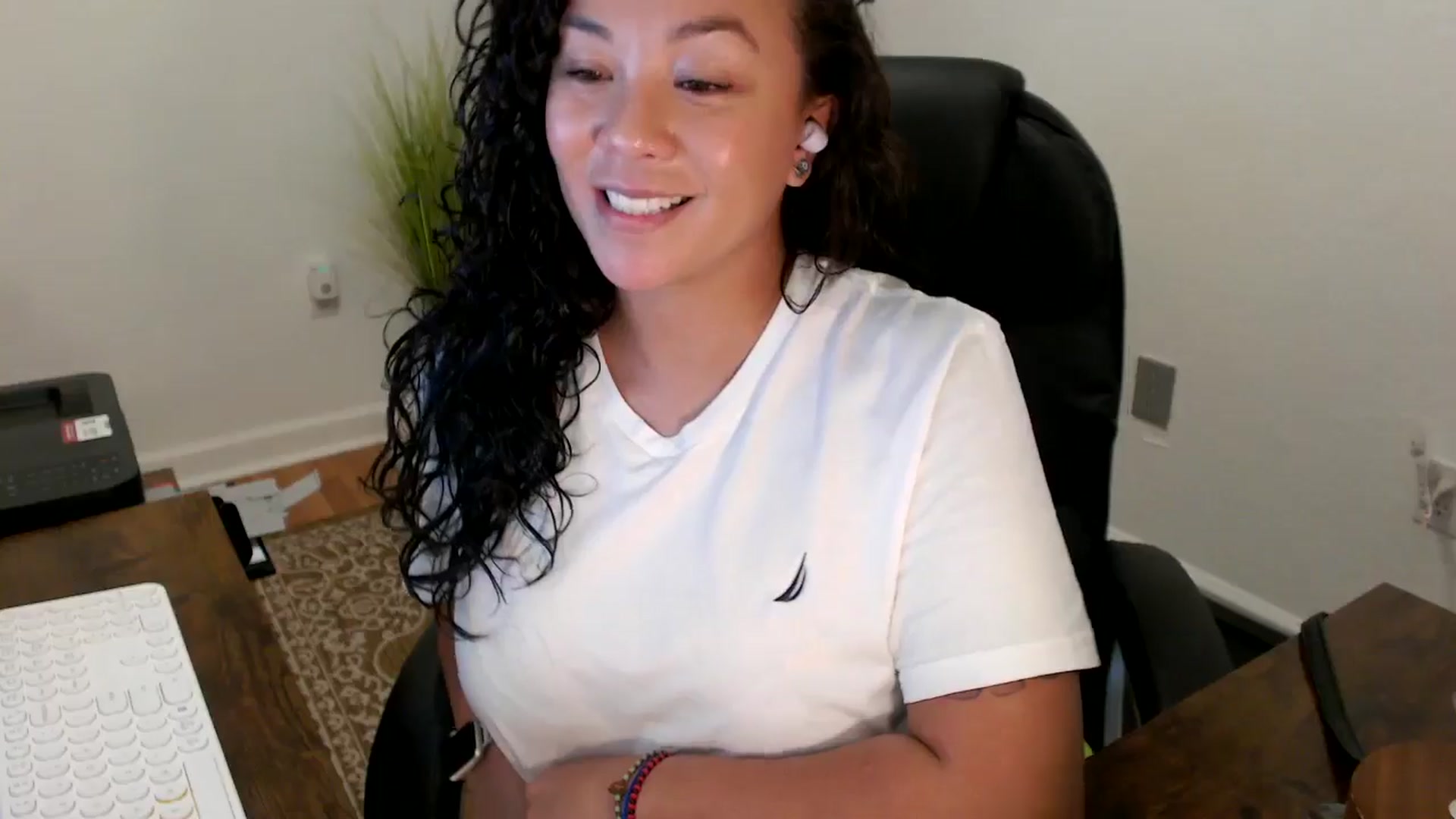 Gallery image thumbnail from MickaylaStar's myfreecams stream on, 10/16/2025, 18:34 image 5 of 20