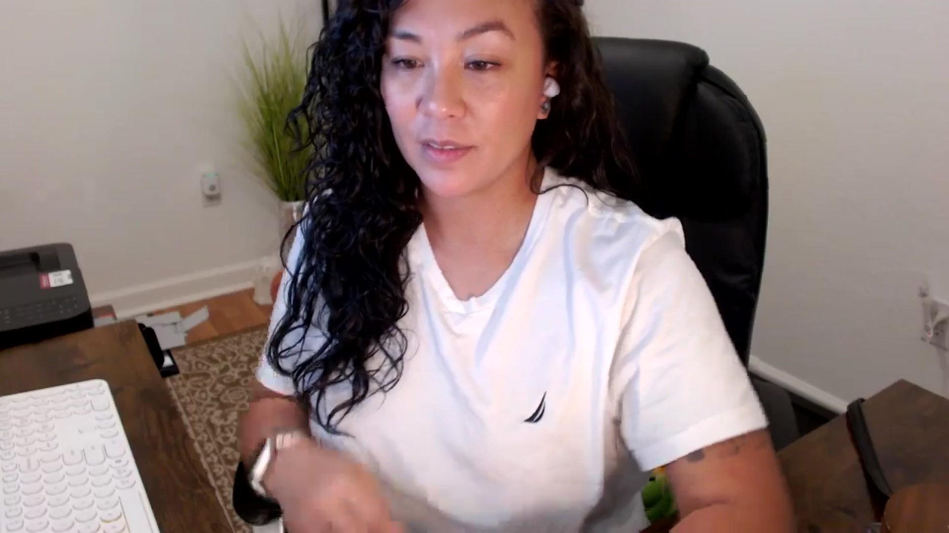 Gallery image thumbnail from MickaylaStar's myfreecams stream on, 10/16/2025, 18:34 image 12 of 20