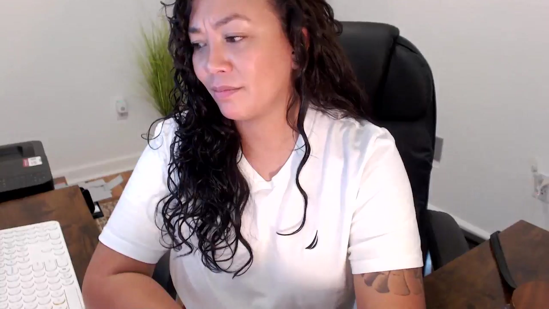 Gallery image thumbnail from MickaylaStar's myfreecams stream on, 10/16/2025, 19:17 image 15 of 20