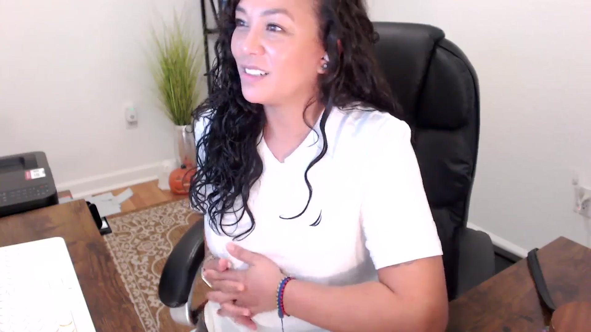 Gallery image thumbnail from MickaylaStar's myfreecams stream on, 10/16/2025, 19:17 image 7 of 20