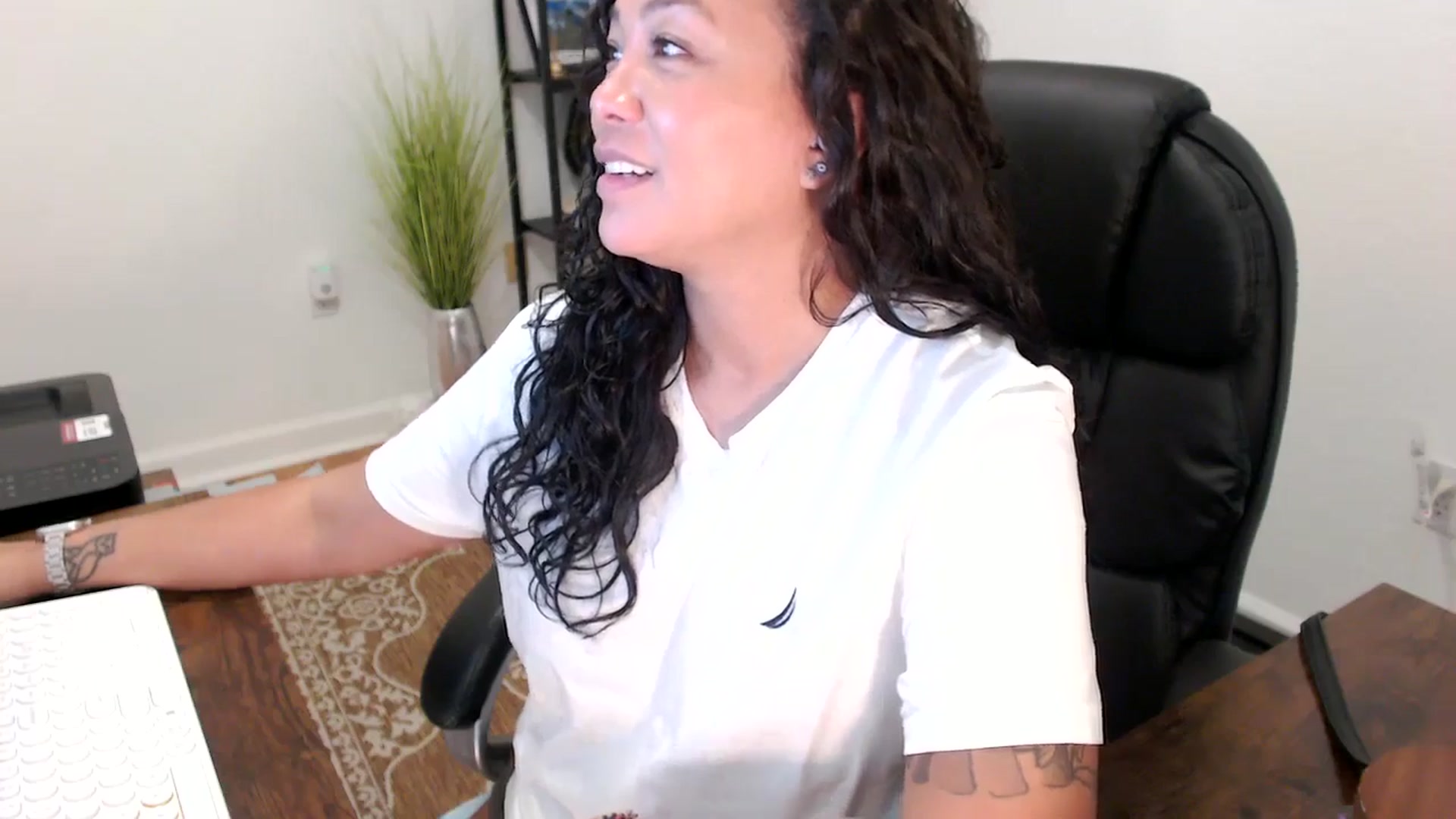 Gallery image thumbnail from MickaylaStar's myfreecams stream on, 10/16/2025, 19:17 image 19 of 20