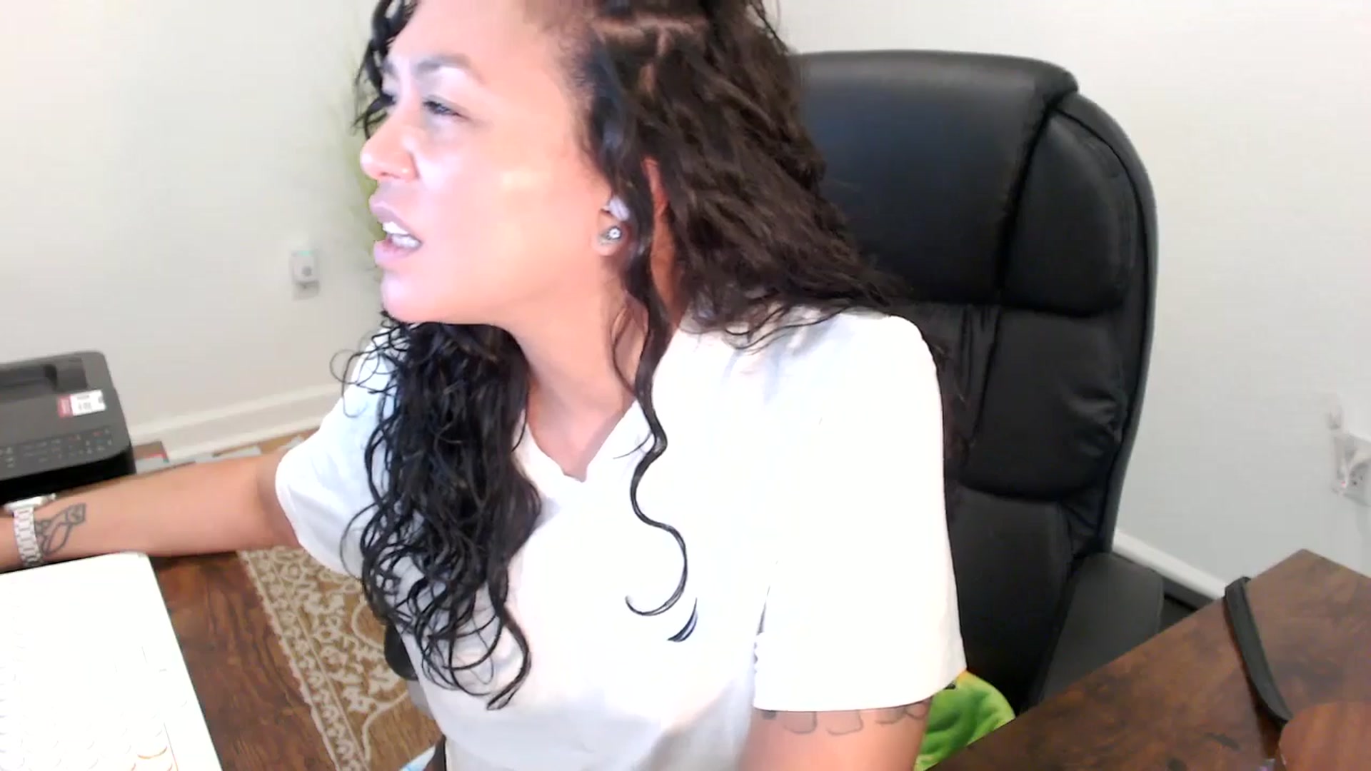Gallery image thumbnail from MickaylaStar's myfreecams stream on, 10/16/2025, 19:17 image 11 of 20