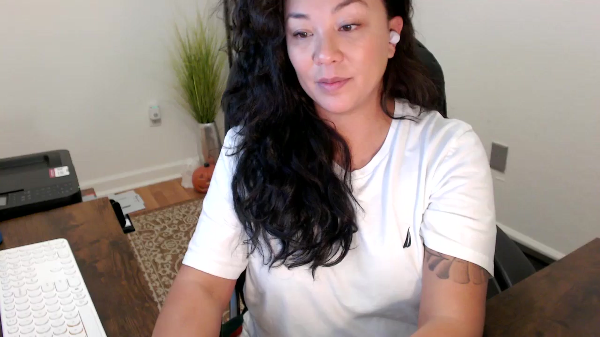 Gallery image thumbnail from MickaylaStar's myfreecams stream on, 10/17/2025, 17:40 image 10 of 20