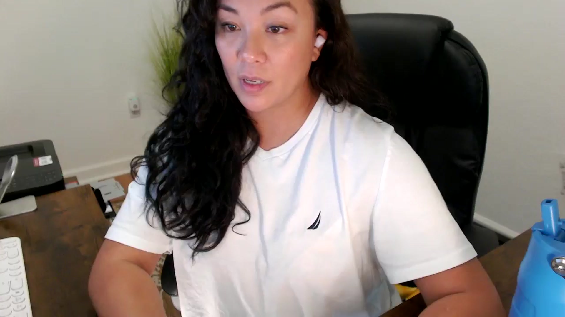 Gallery image thumbnail from MickaylaStar's myfreecams stream on, 10/17/2025, 19:46 image 1 of 20