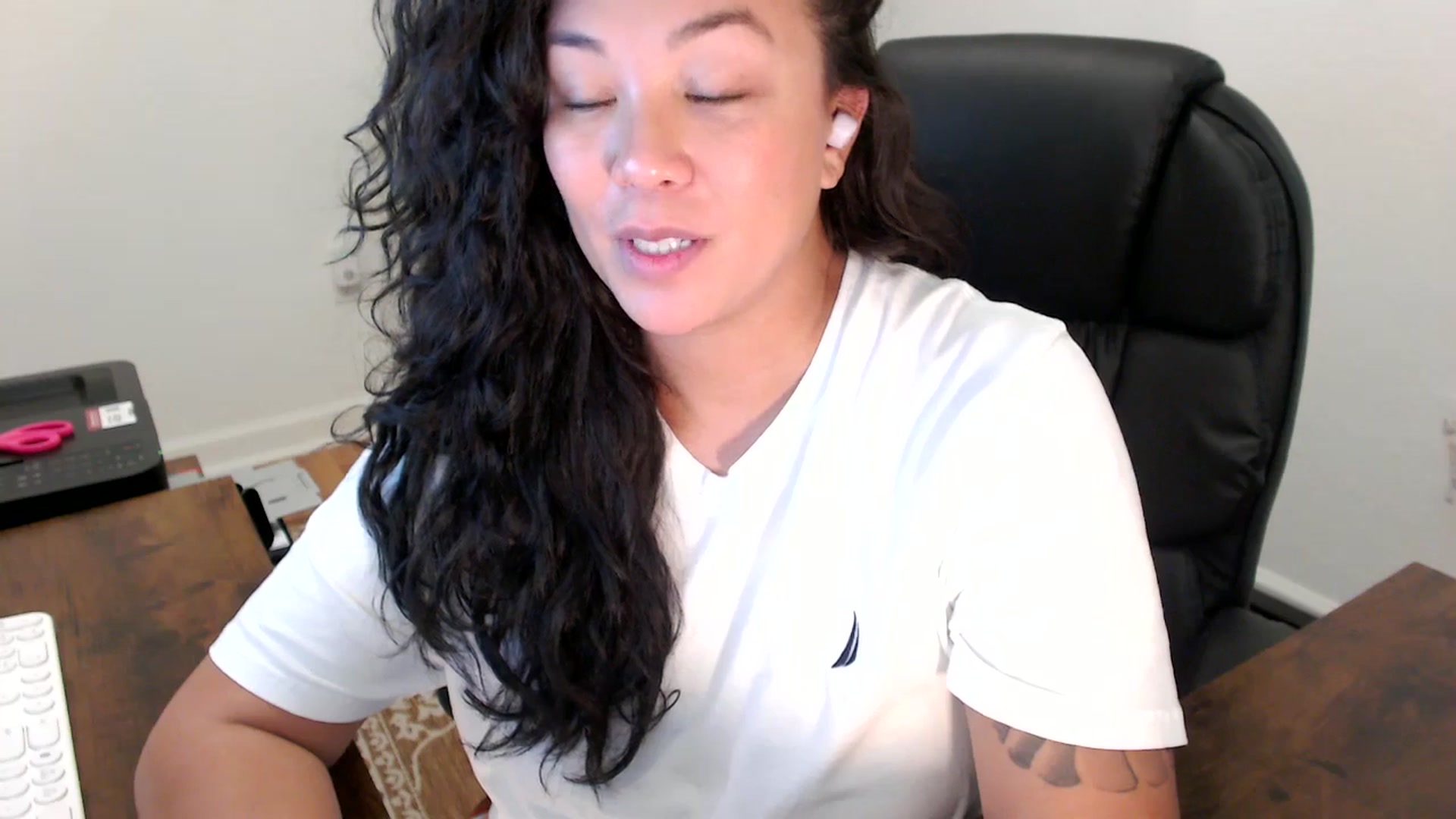 Gallery image thumbnail from MickaylaStar's myfreecams stream on, 10/17/2025, 19:46 image 6 of 20