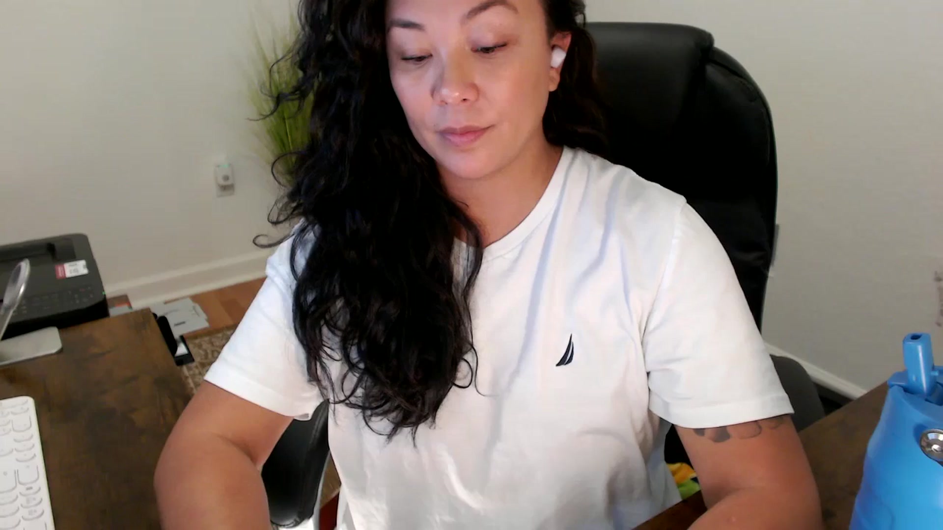 Gallery image thumbnail from MickaylaStar's myfreecams stream on, 10/17/2025, 19:46 image 3 of 20