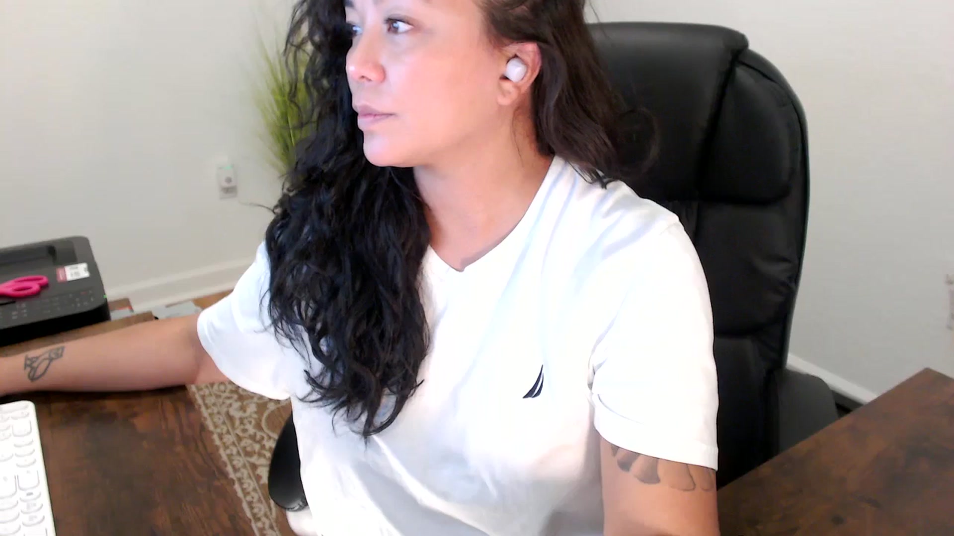 Gallery image thumbnail from MickaylaStar's myfreecams stream on, 10/17/2025, 19:46 image 7 of 20