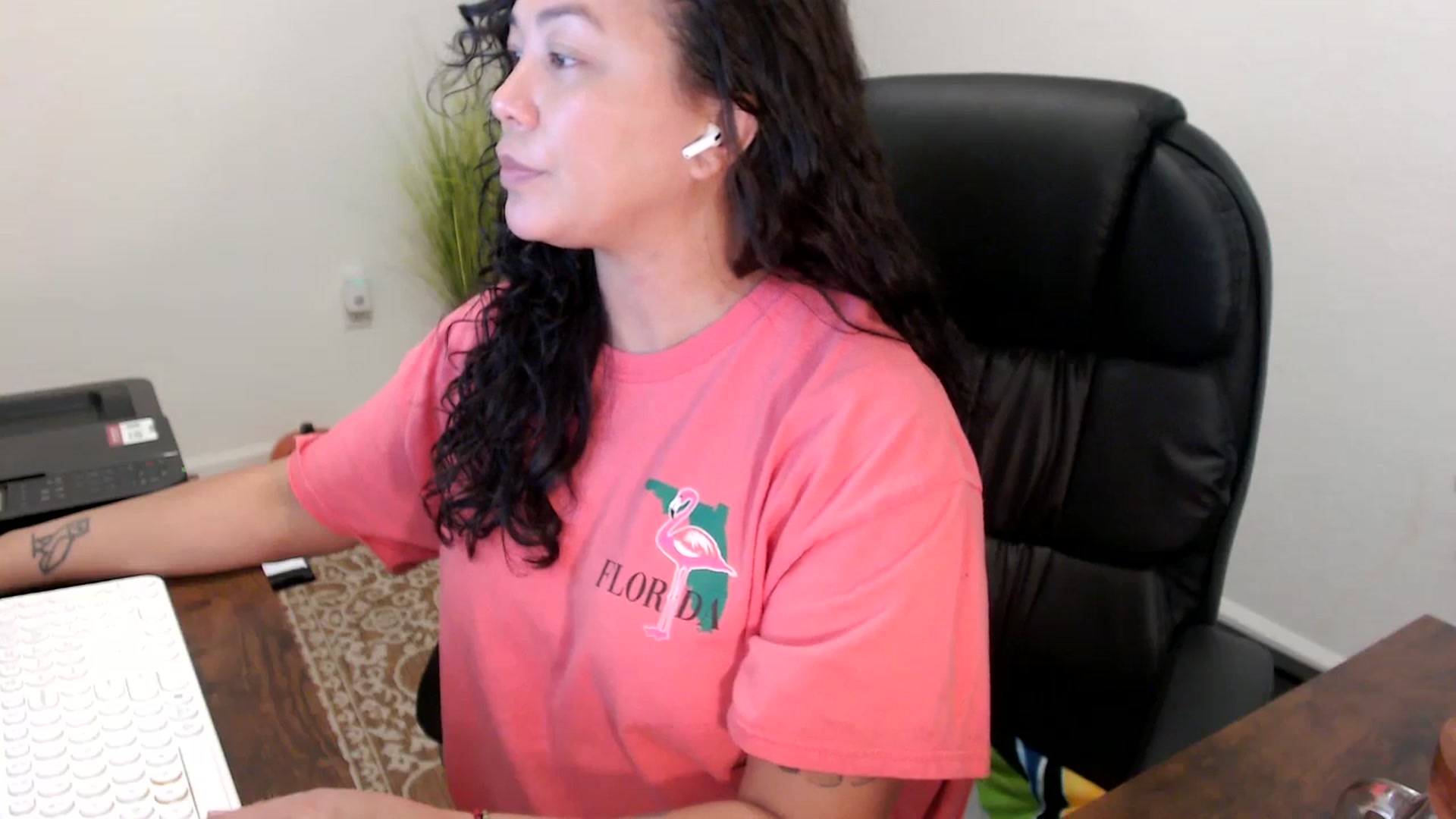 Gallery image thumbnail from MickaylaStar's myfreecams stream on, 10/29/2025, 16:26 image 17 of 20