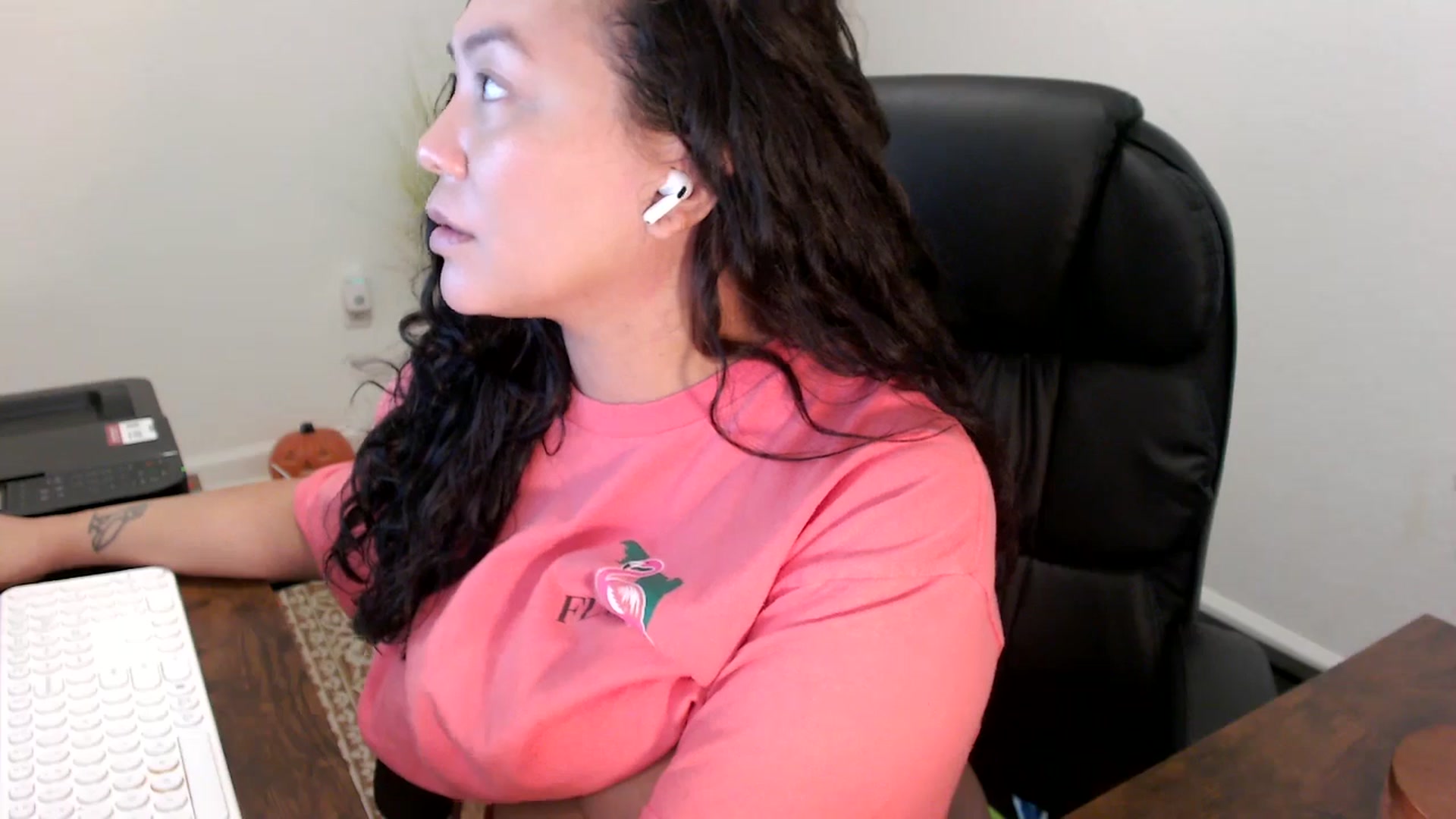 Gallery image thumbnail from MickaylaStar's myfreecams stream on, 10/29/2025, 18:03 image 15 of 20