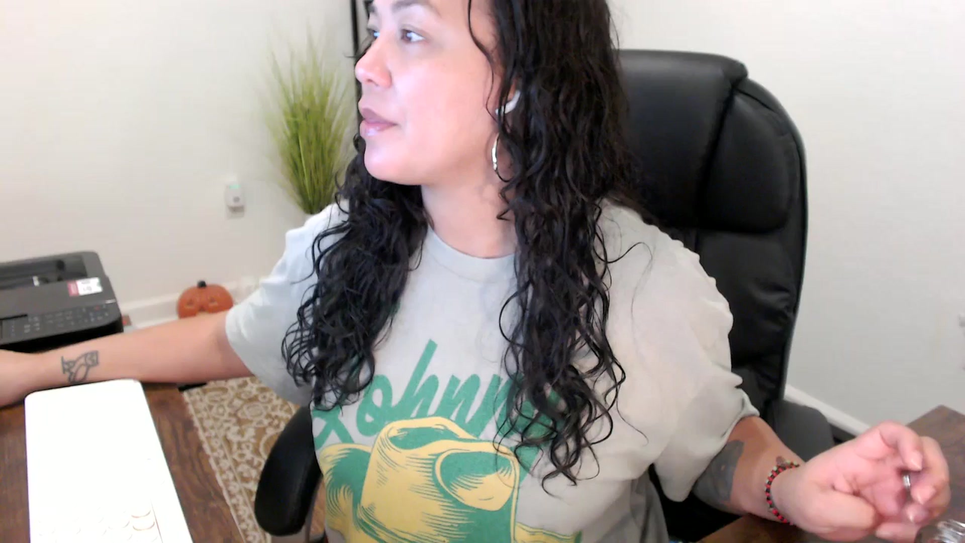 Gallery image thumbnail from MickaylaStar's myfreecams stream on, 10/30/2025, 15:49 image 8 of 20