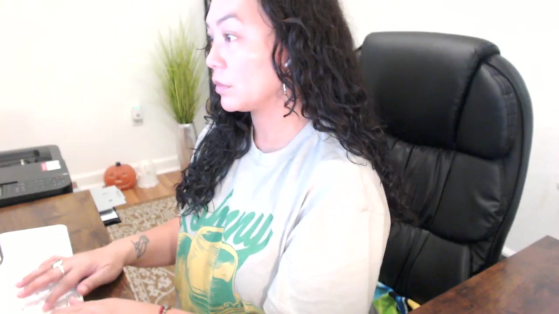 Gallery image thumbnail from MickaylaStar's myfreecams stream on, 10/30/2025, 16:55 image 10 of 20