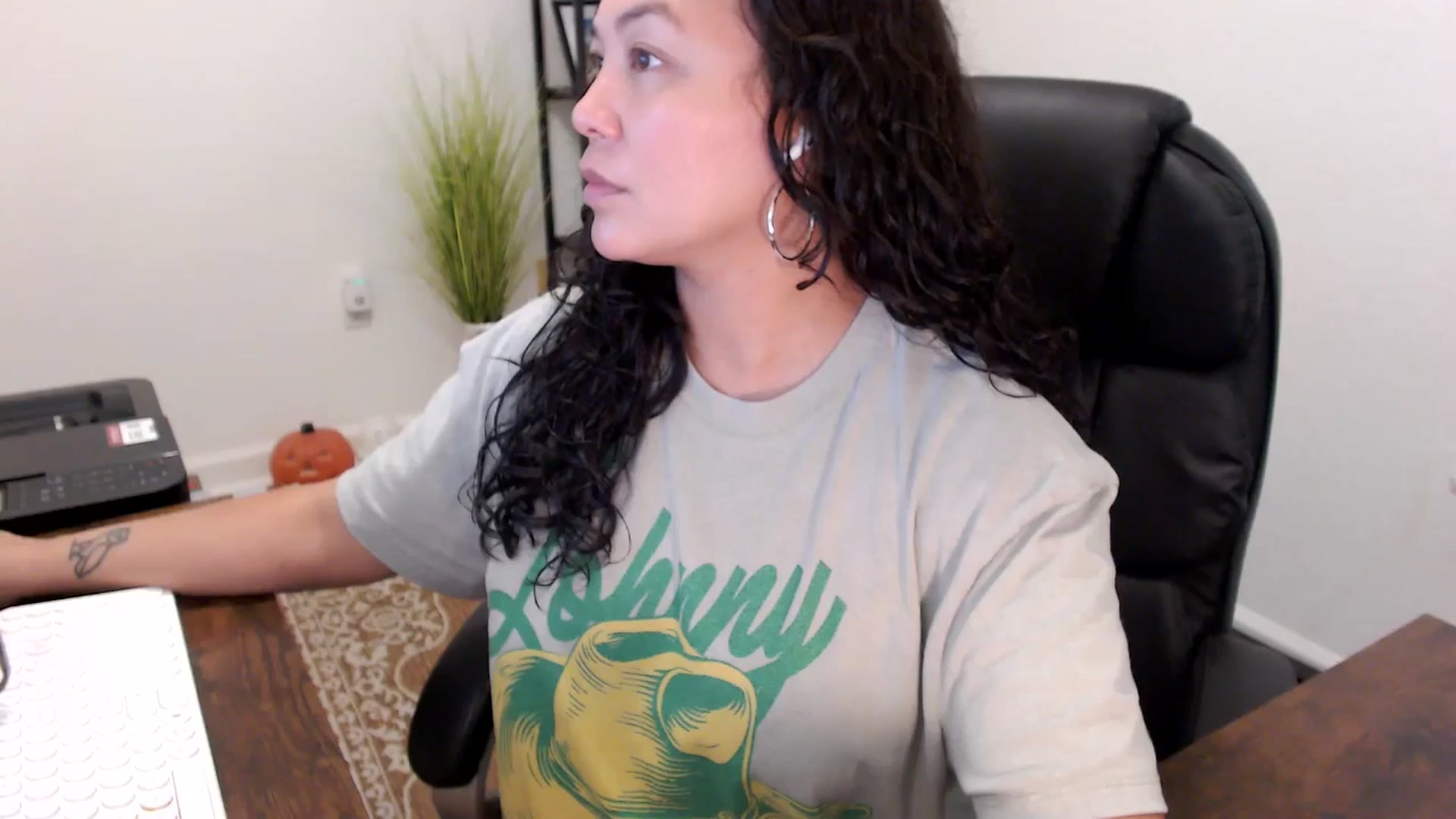 Gallery image thumbnail from MickaylaStar's myfreecams stream on, 10/30/2025, 16:55 image 15 of 20