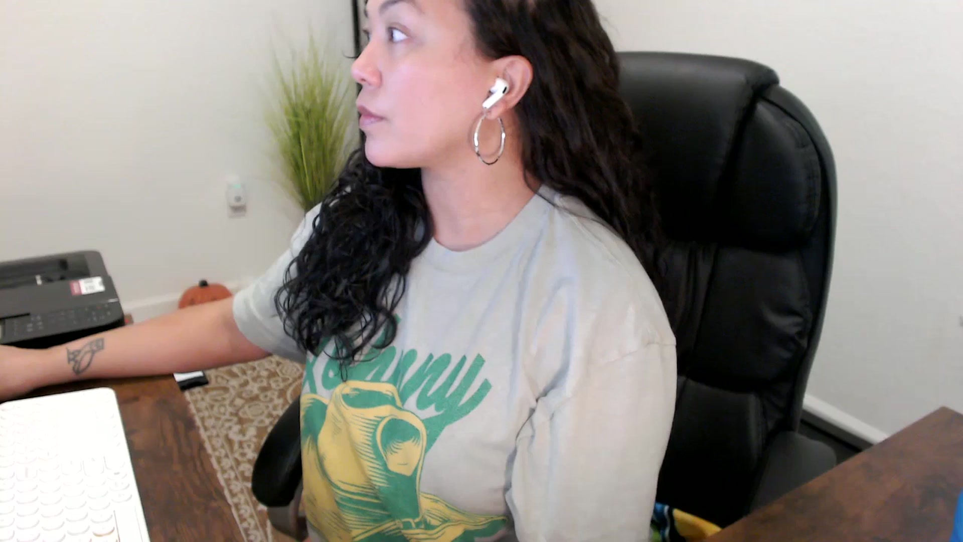 Gallery image thumbnail from MickaylaStar's myfreecams stream on, 10/30/2025, 17:34 image 9 of 20