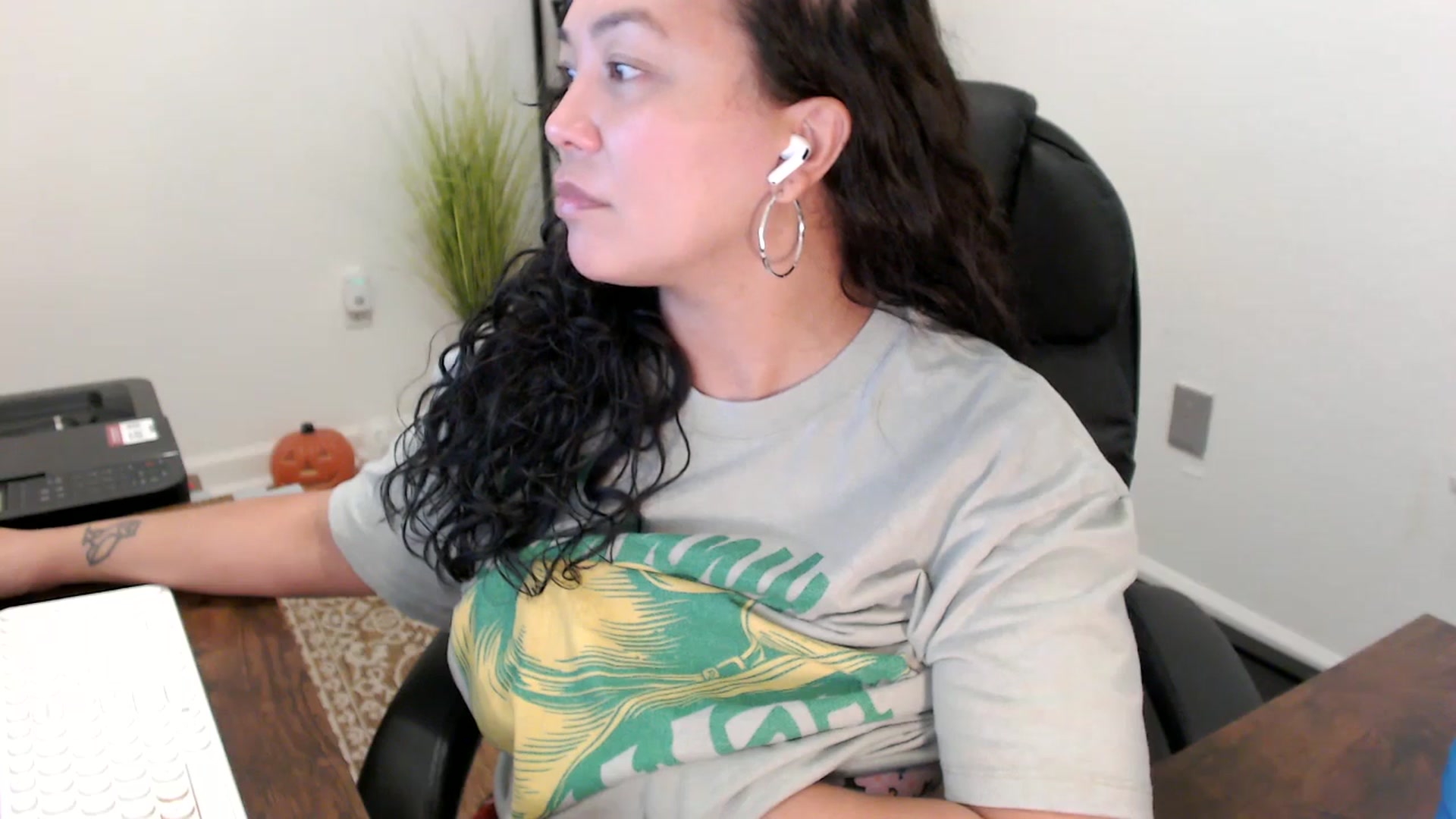 Gallery image thumbnail from MickaylaStar's myfreecams stream on, 10/30/2025, 17:34 image 16 of 20